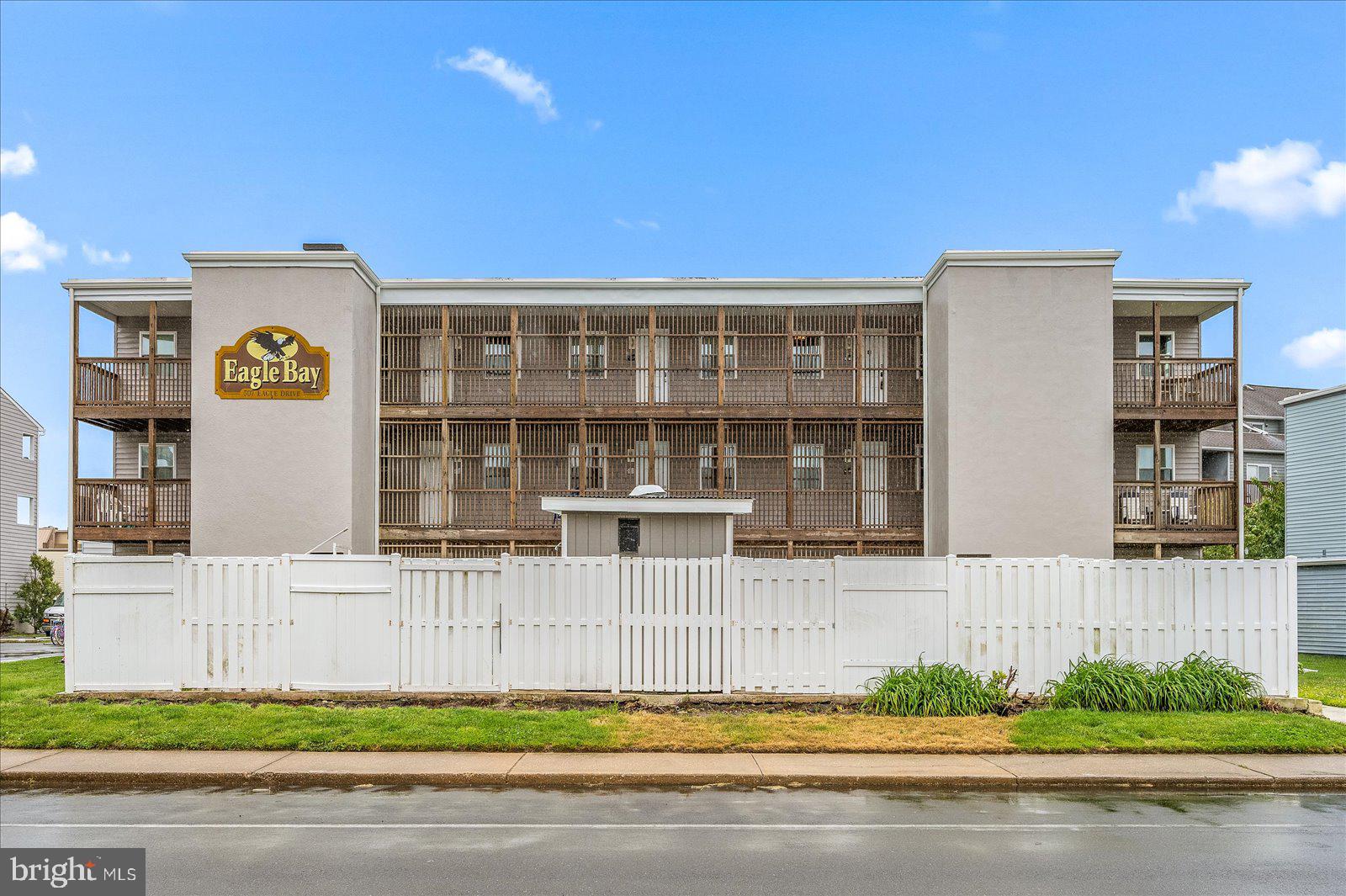 BAY SHORES - Residential