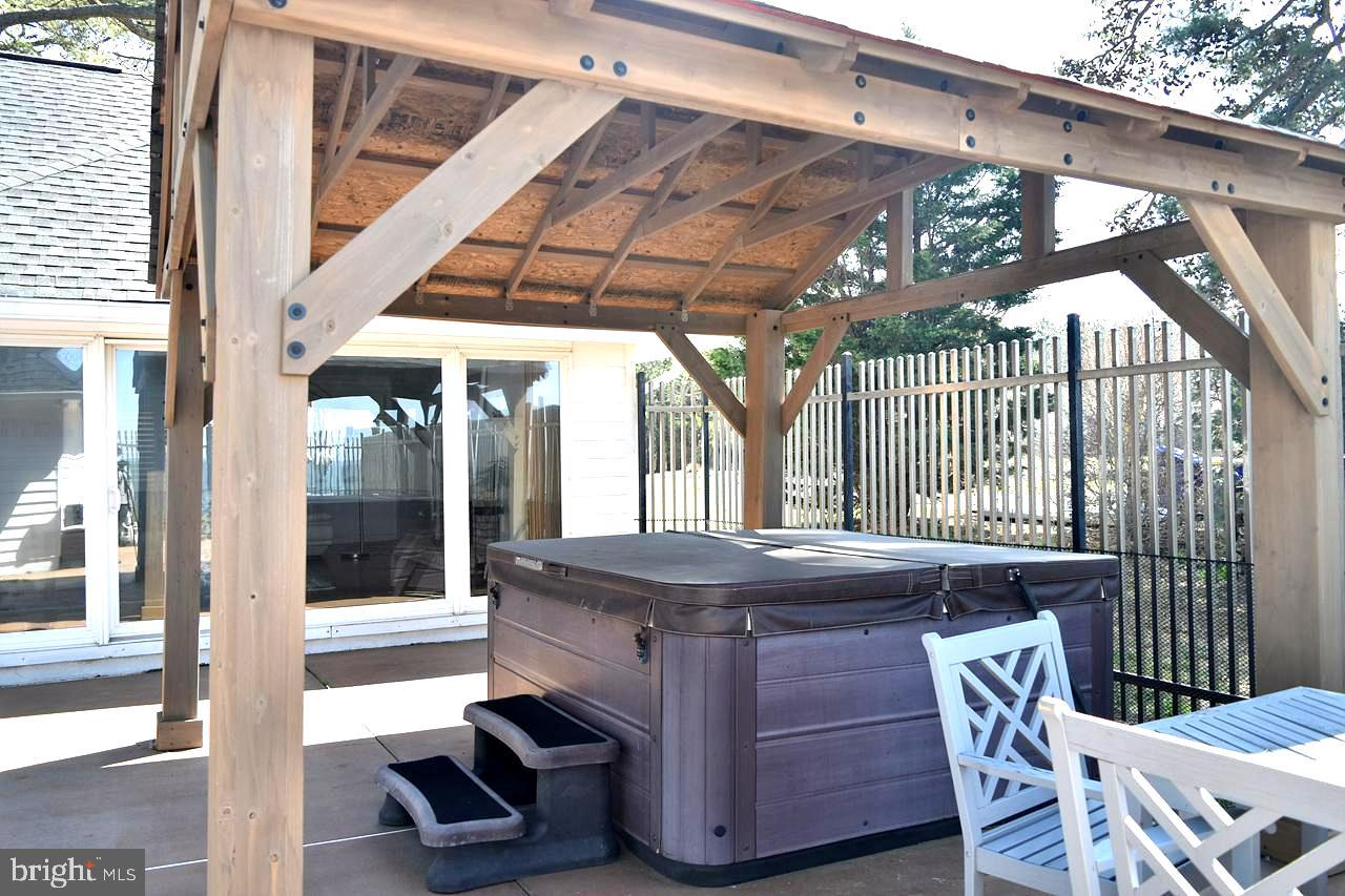 BLOODY POINT FARM - Residential