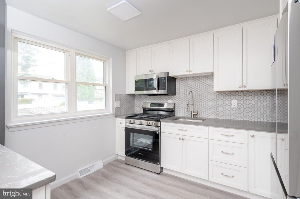 Photo of 870 Hilton Drive, LANCASTER, PA 17603 (MLS # PALA2082224)