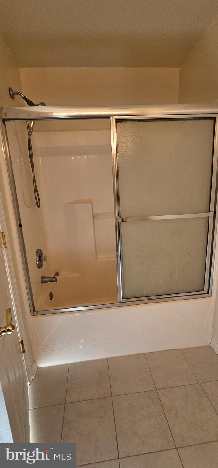 SIGNATURE TOWNS OF WILLOWBY - Residential Lease