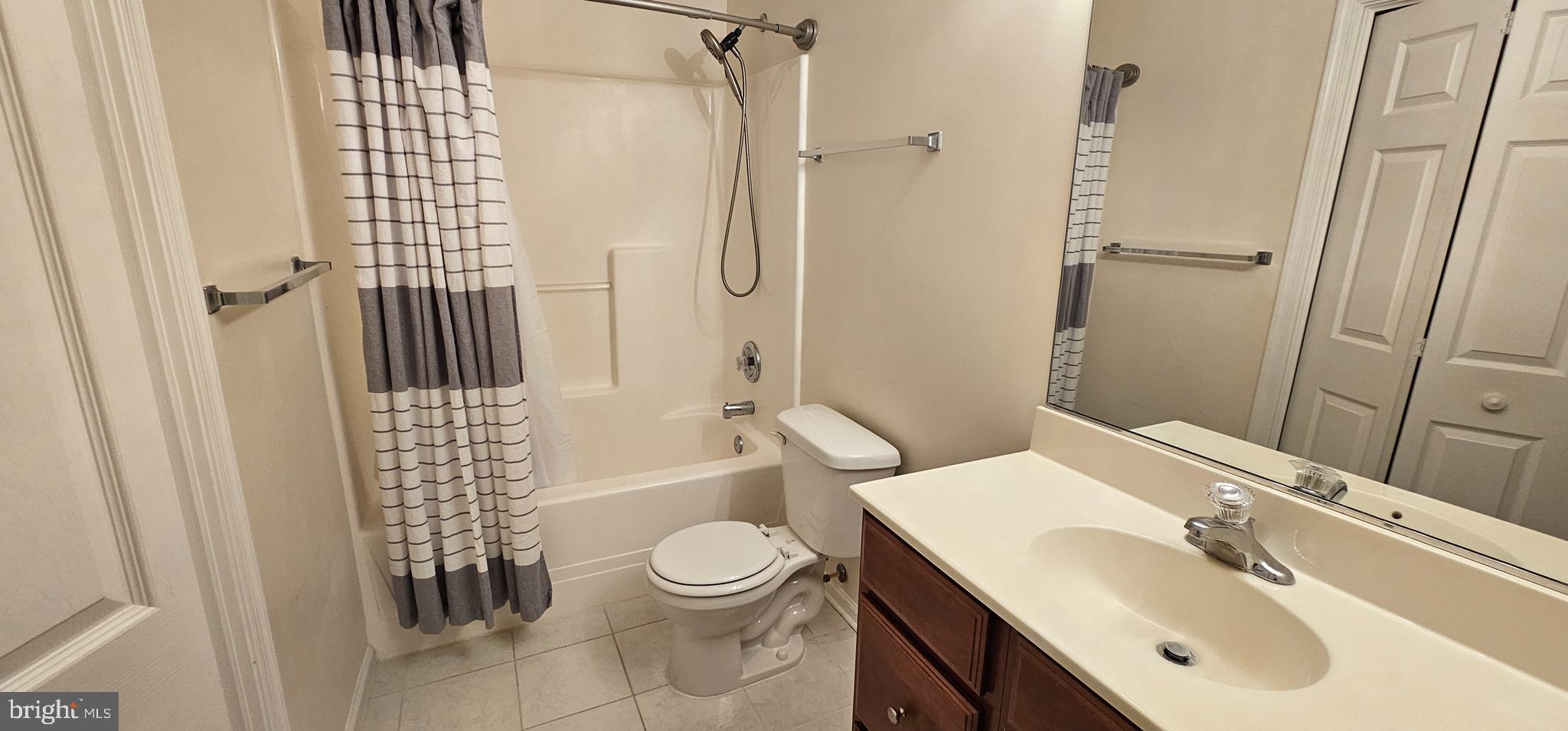 SIGNATURE TOWNS OF WILLOWBY - Residential Lease