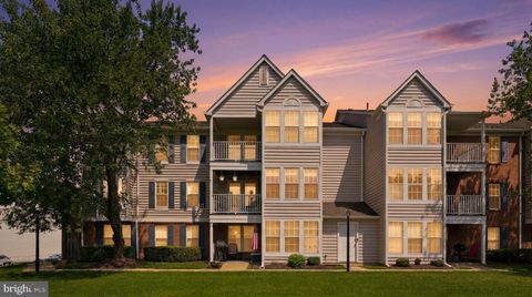 Photo of 3560 Sherbrooke Circle #302, WOODBRIDGE, VA 22192 (MLS # VAPW2123284)