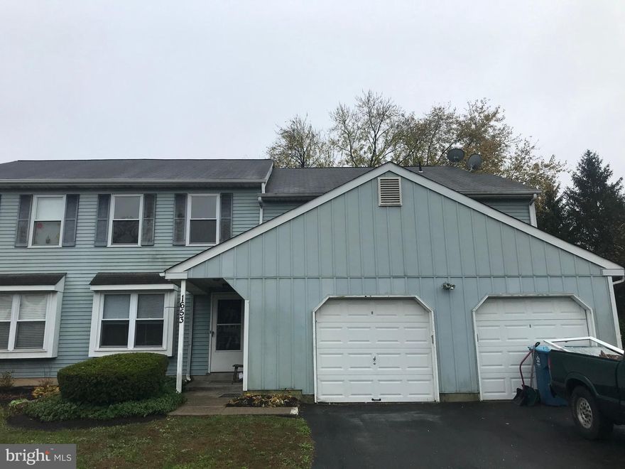 Great 2nd Floor apartment! 2 bedrooms, 2 baths! Laundry in unit.  1 Car Garage, Great yard! Landlord requires Rentspree Application, First, Last and Security Deposit.   No interior Photo's yet due to current tenant moving out. This is a MUST SEE!