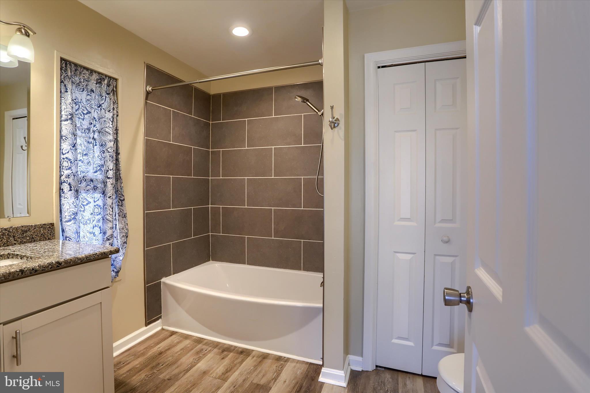 EQUINE VILLAGE - Residential