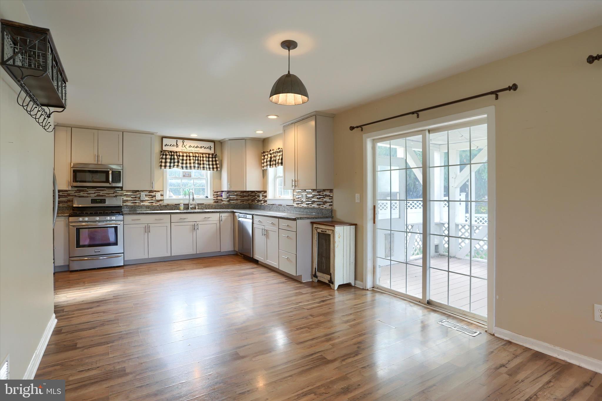 EQUINE VILLAGE - Residential