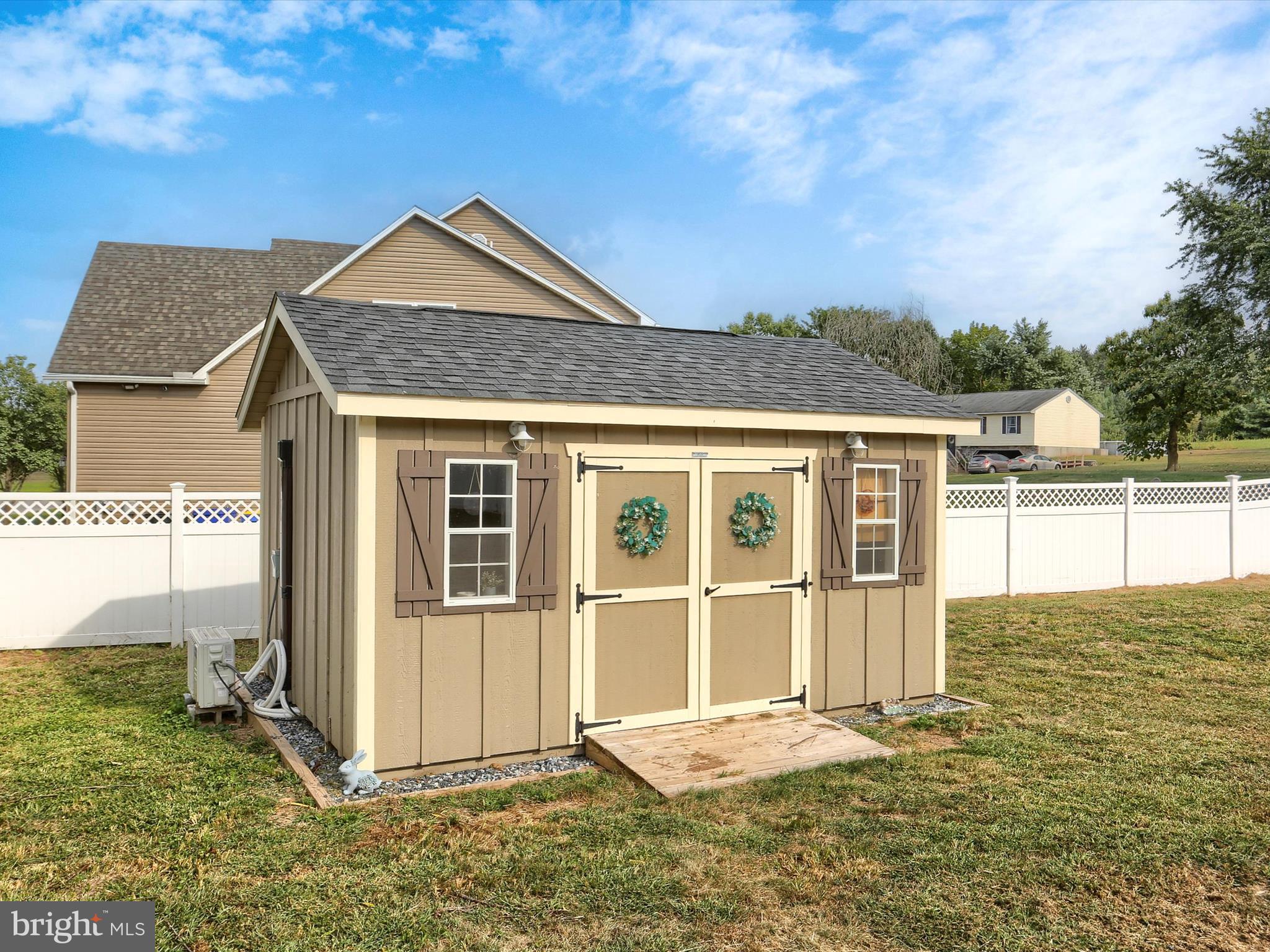 EQUINE VILLAGE - Residential