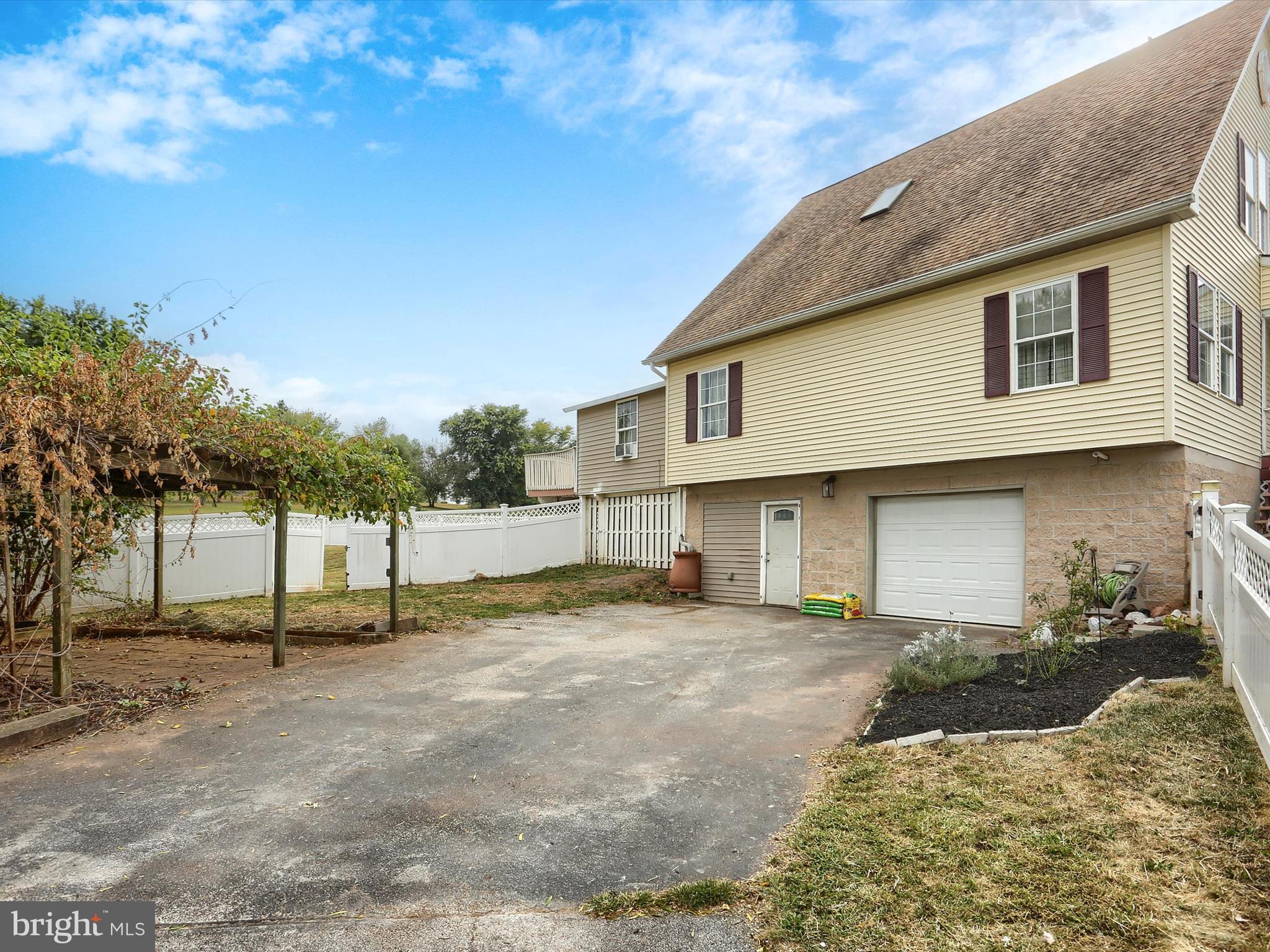 EQUINE VILLAGE - Residential