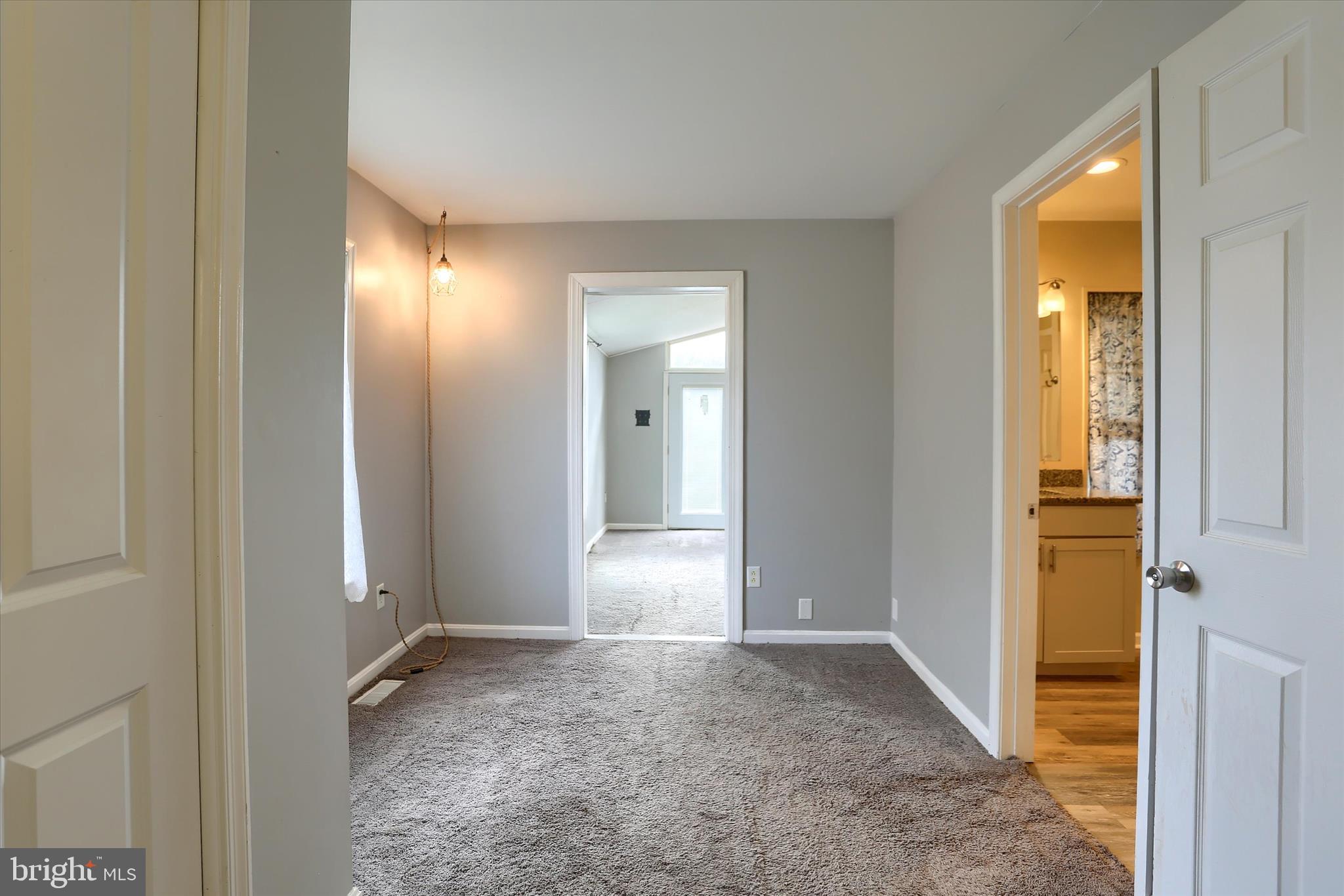 EQUINE VILLAGE - Residential