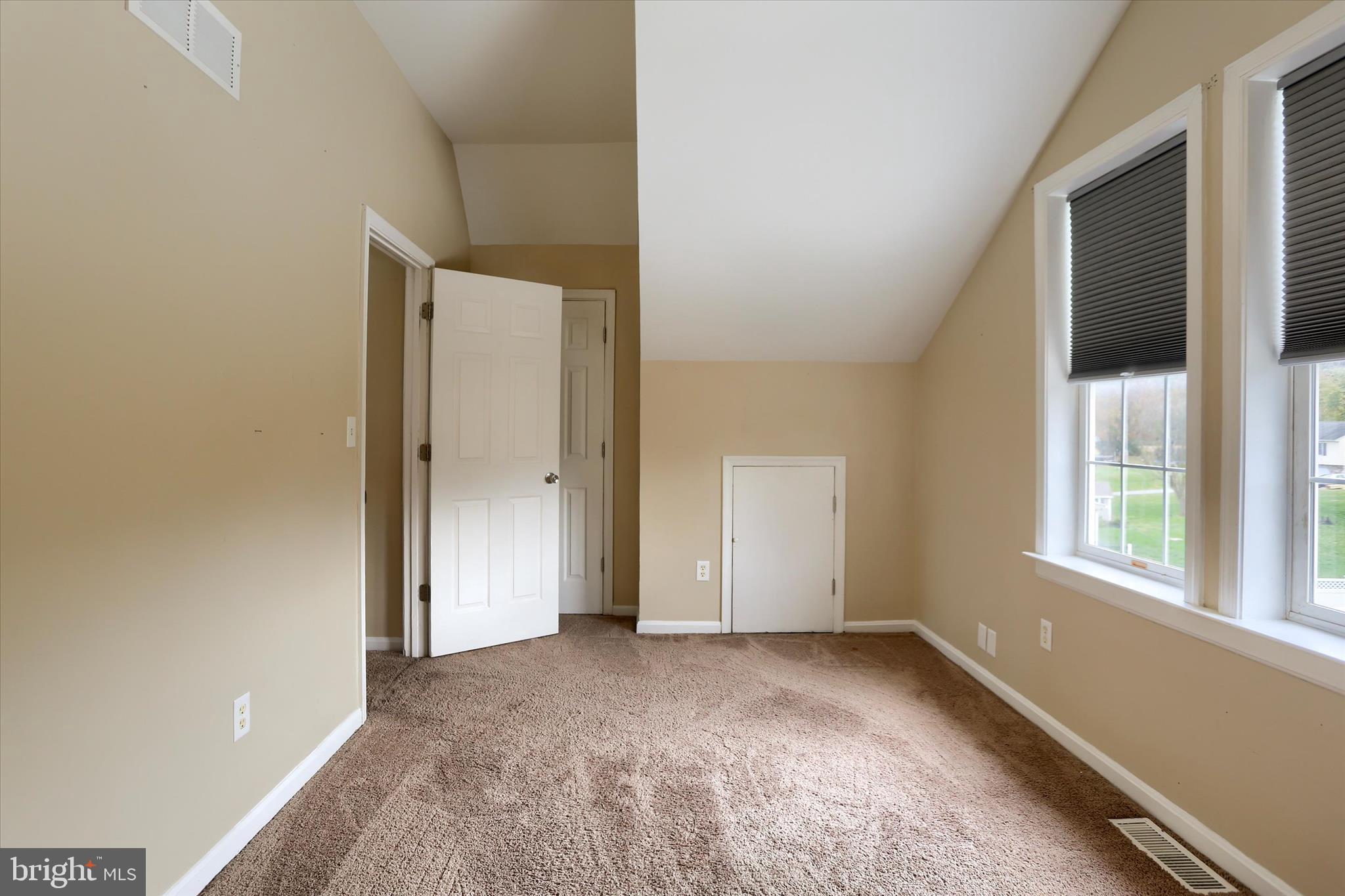 EQUINE VILLAGE - Residential