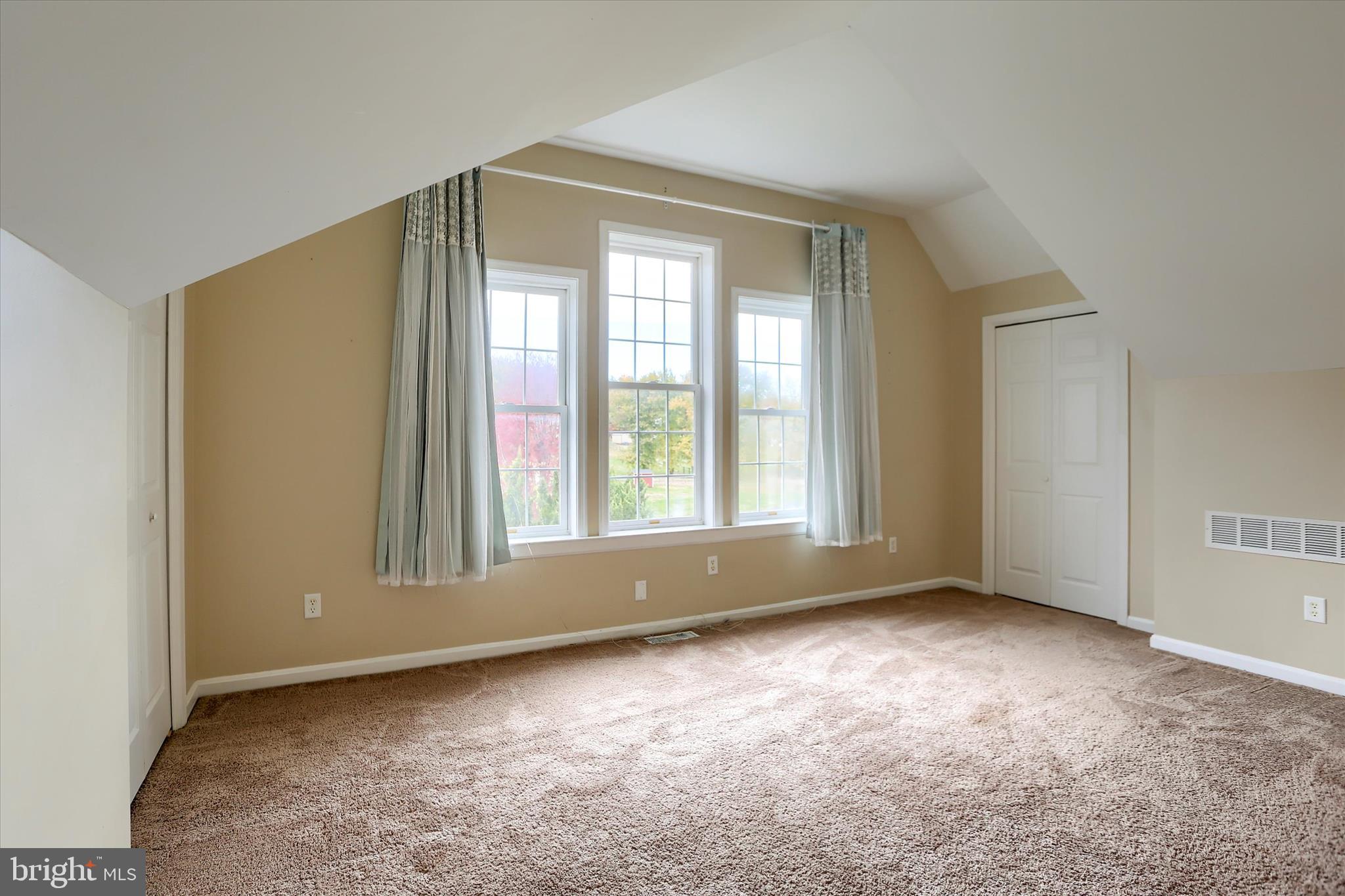 EQUINE VILLAGE - Residential