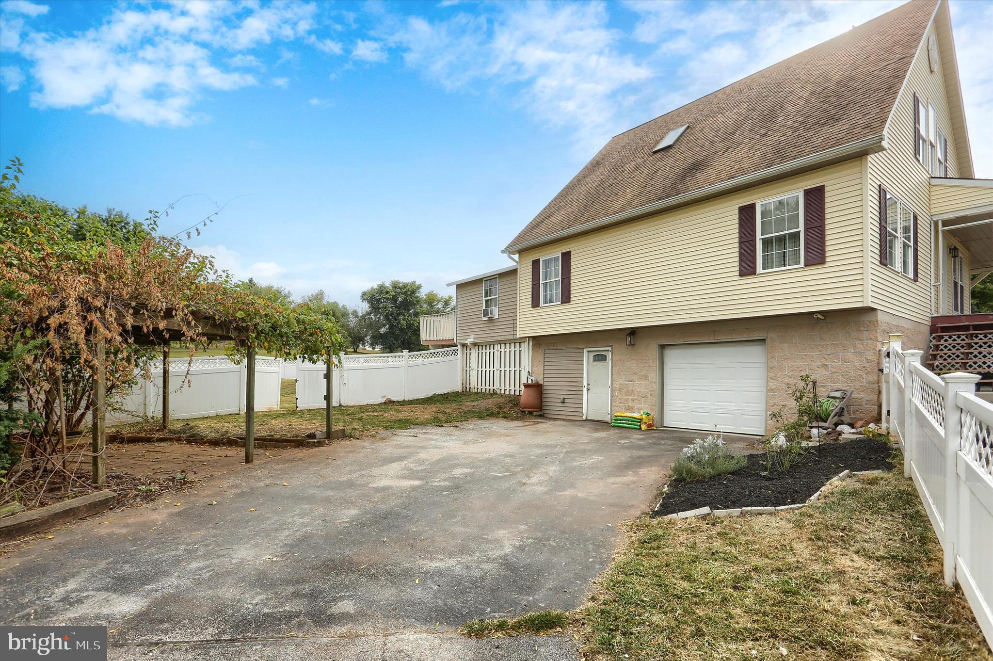 EQUINE VILLAGE - Residential