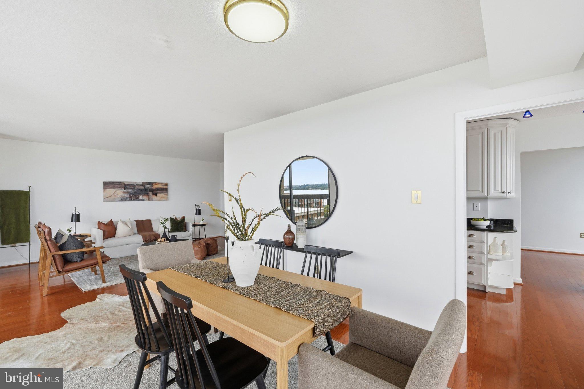 400 MADISON STREET 1008