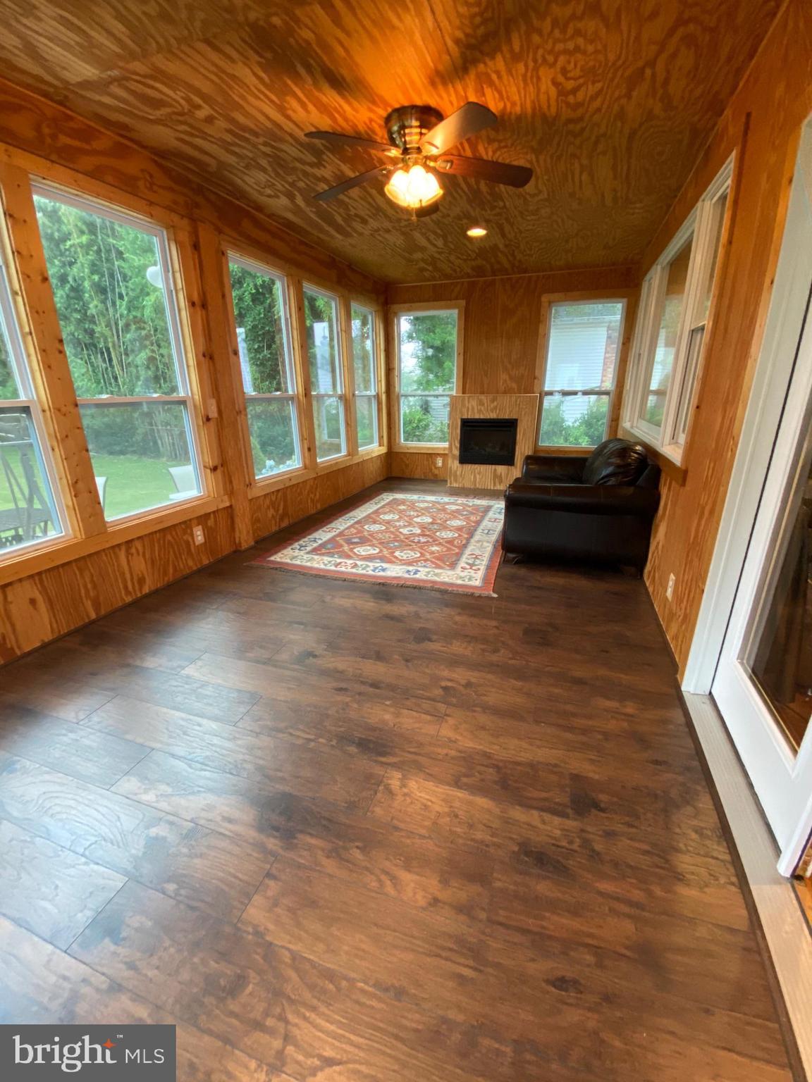 PIMMIT HILLS - Residential Lease