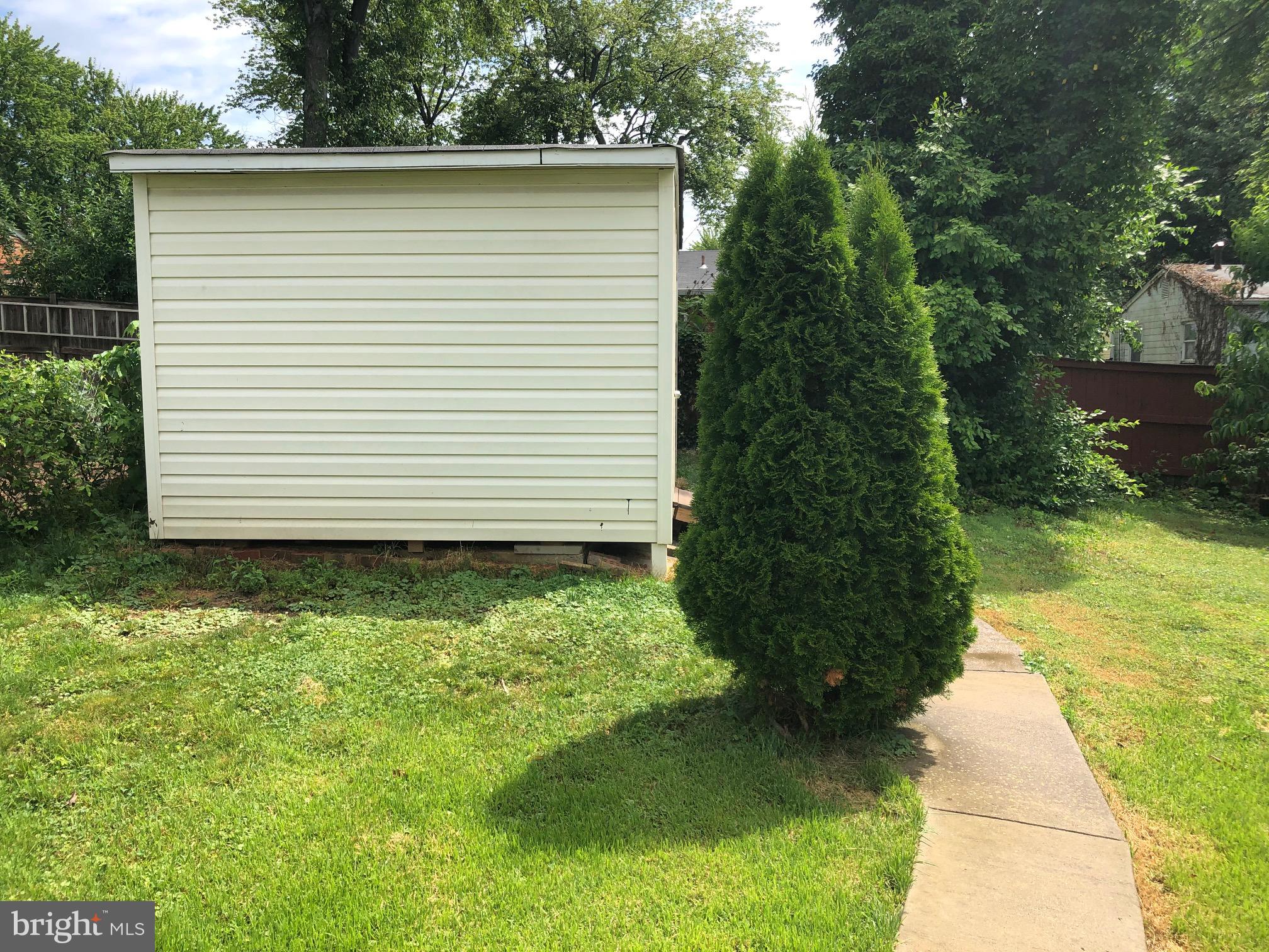 PIMMIT HILLS - Residential Lease