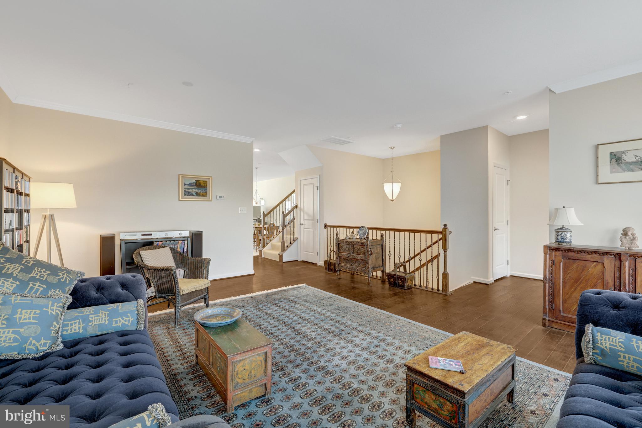 DISCOVERY SQUARE - Residential