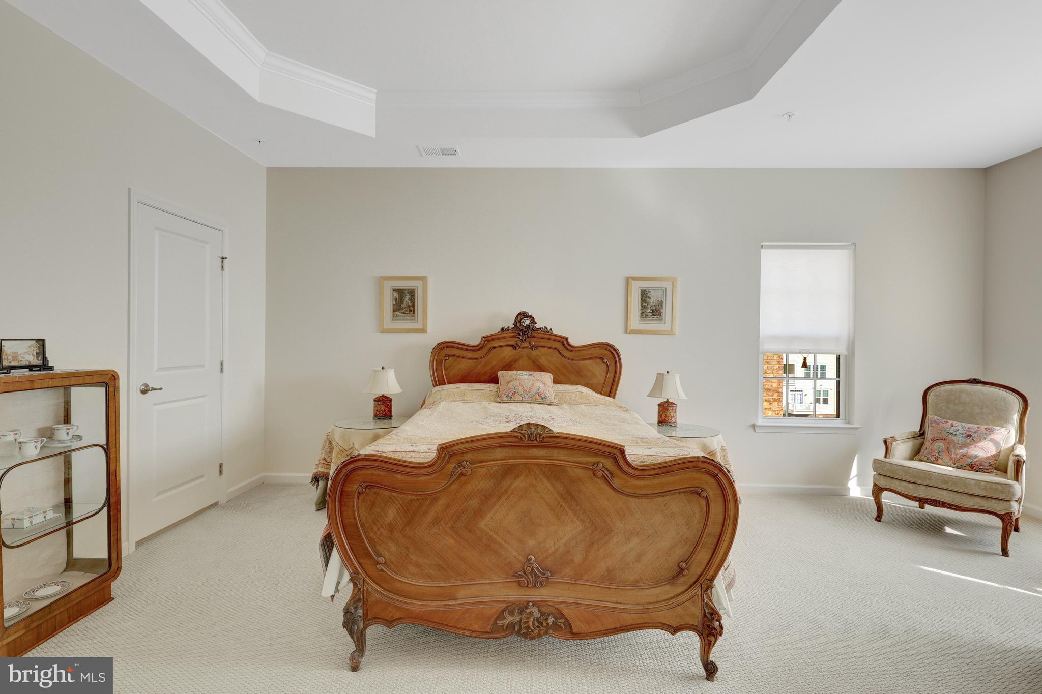 DISCOVERY SQUARE - Residential