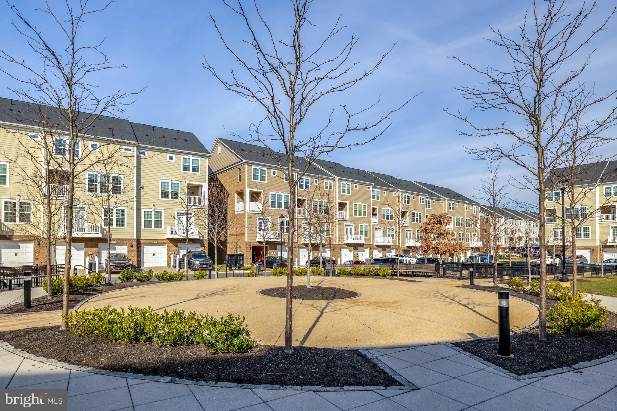 DISCOVERY SQUARE - Residential