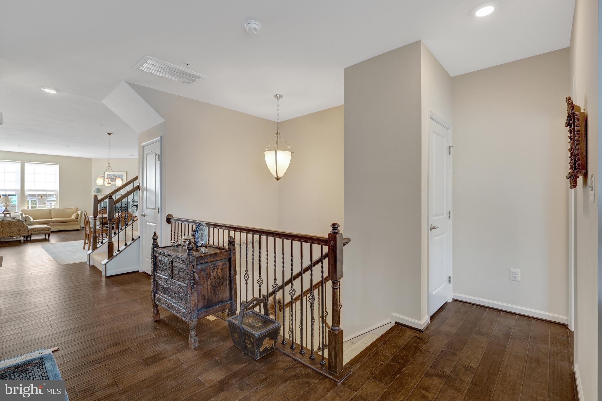 DISCOVERY SQUARE - Residential