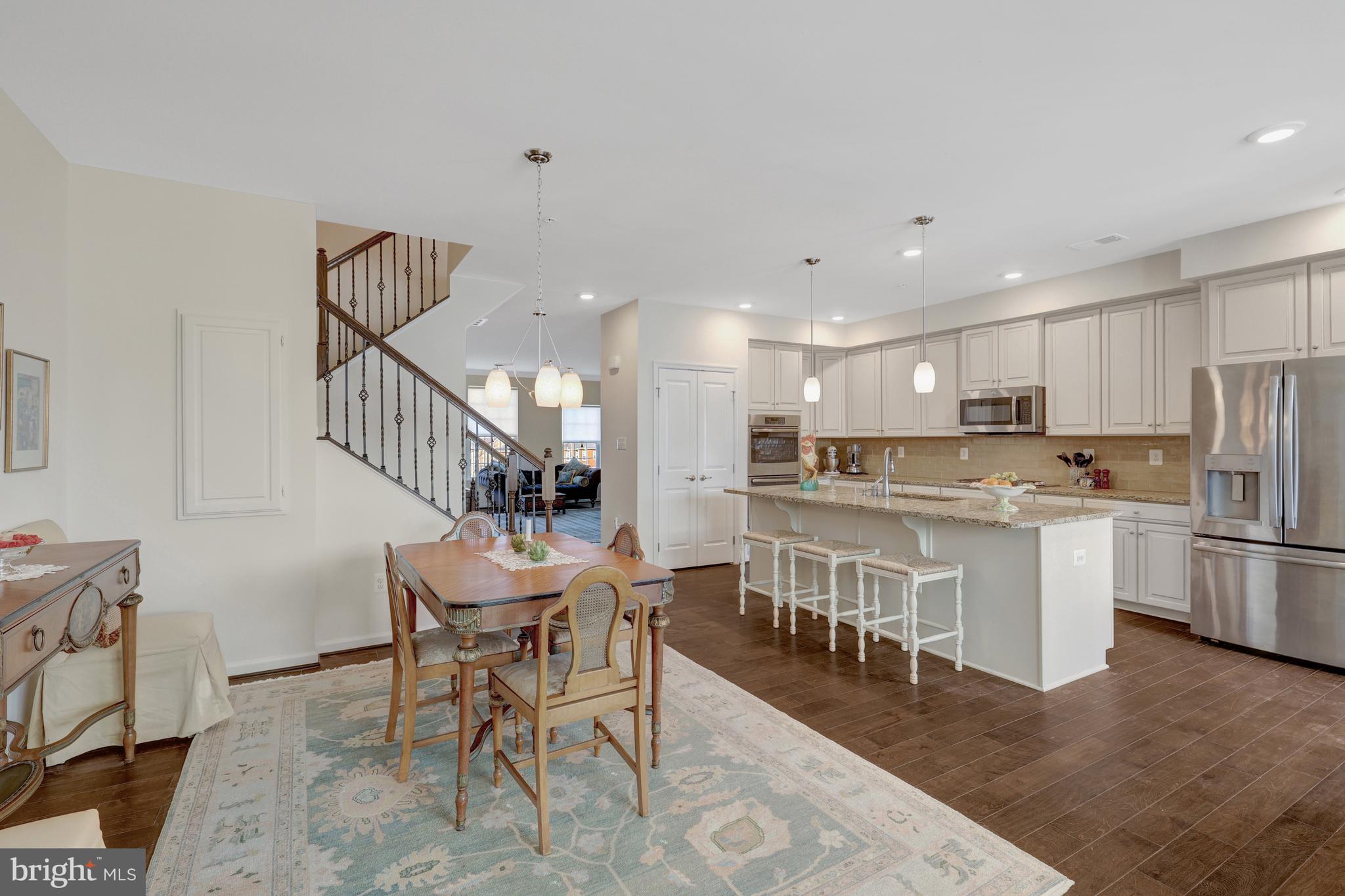 DISCOVERY SQUARE - Residential