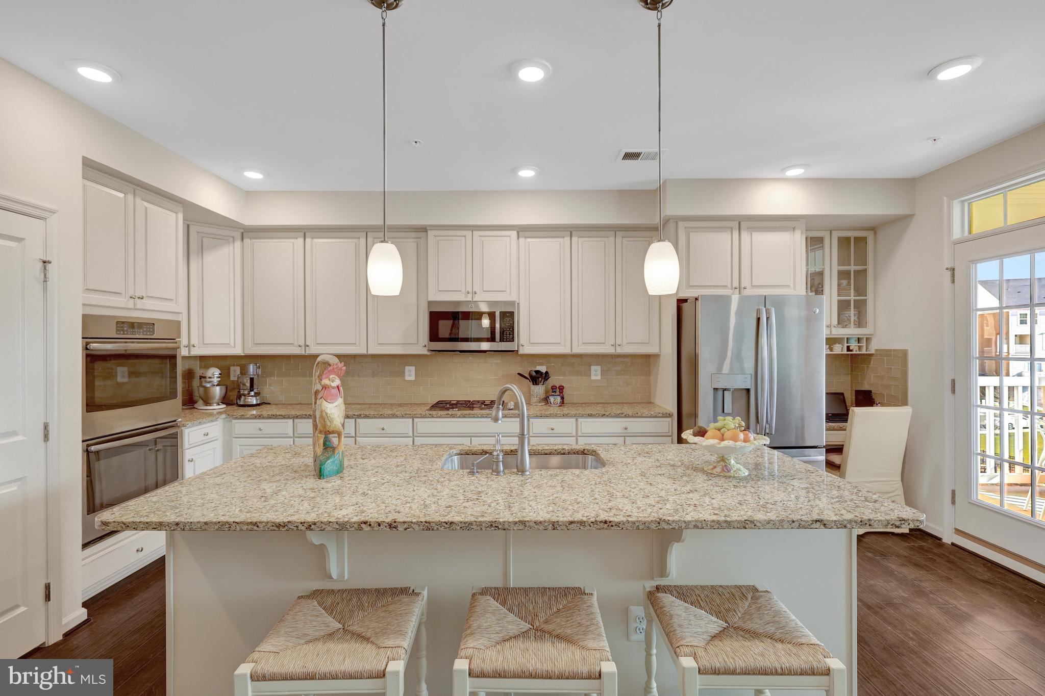 DISCOVERY SQUARE - Residential