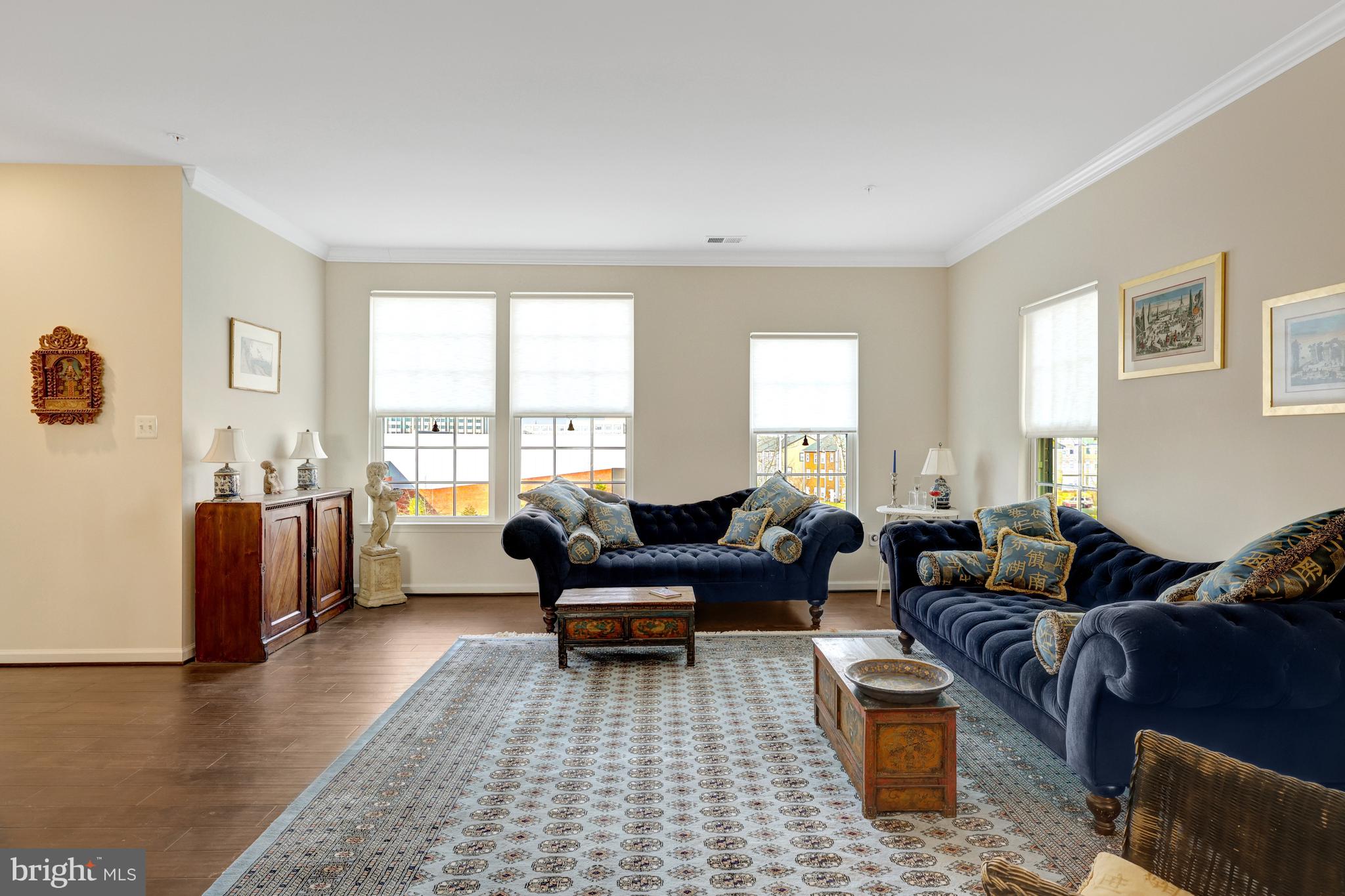 DISCOVERY SQUARE - Residential