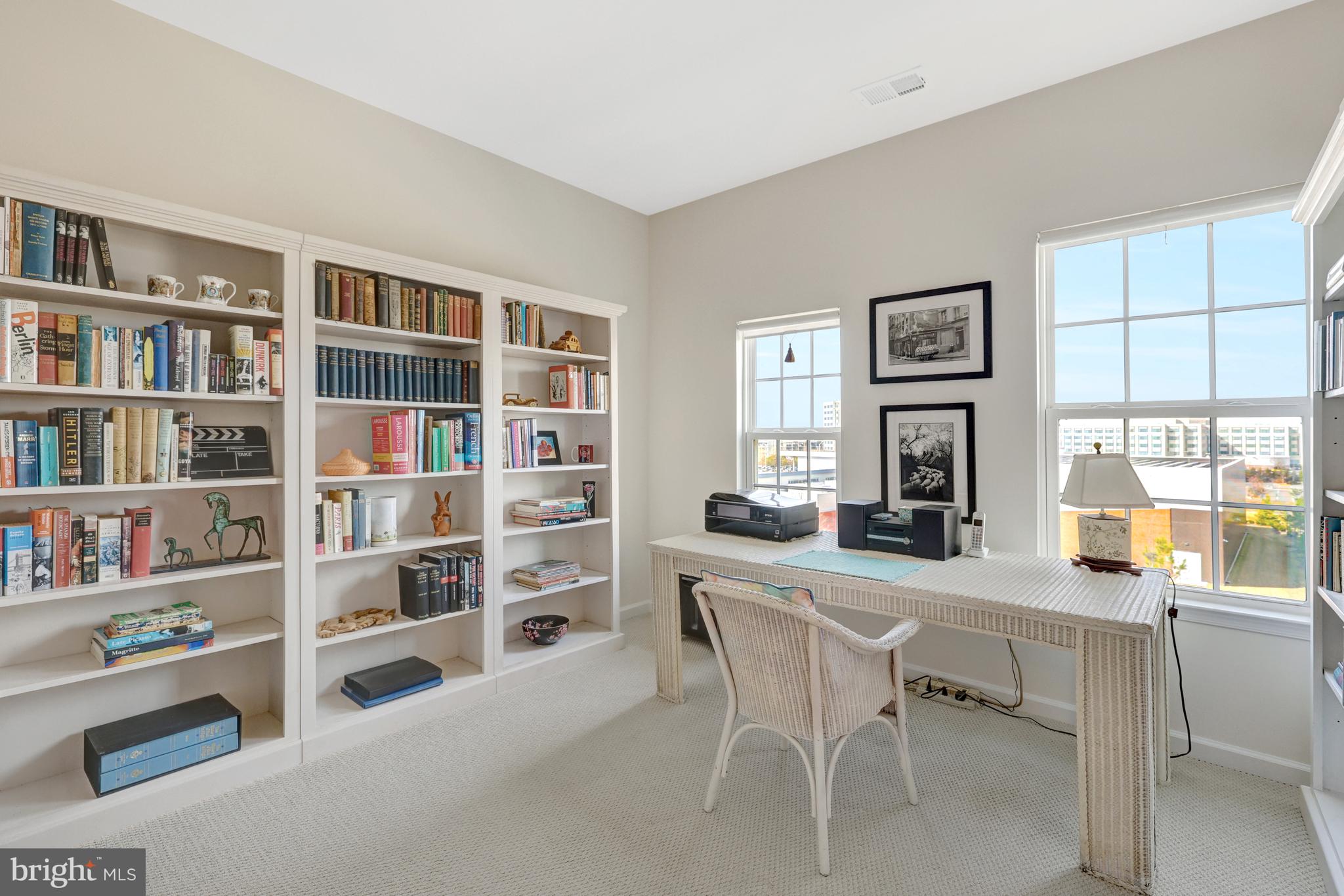 DISCOVERY SQUARE - Residential