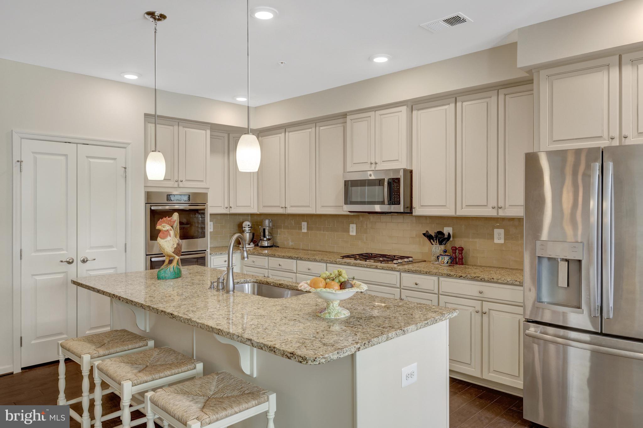 DISCOVERY SQUARE - Residential