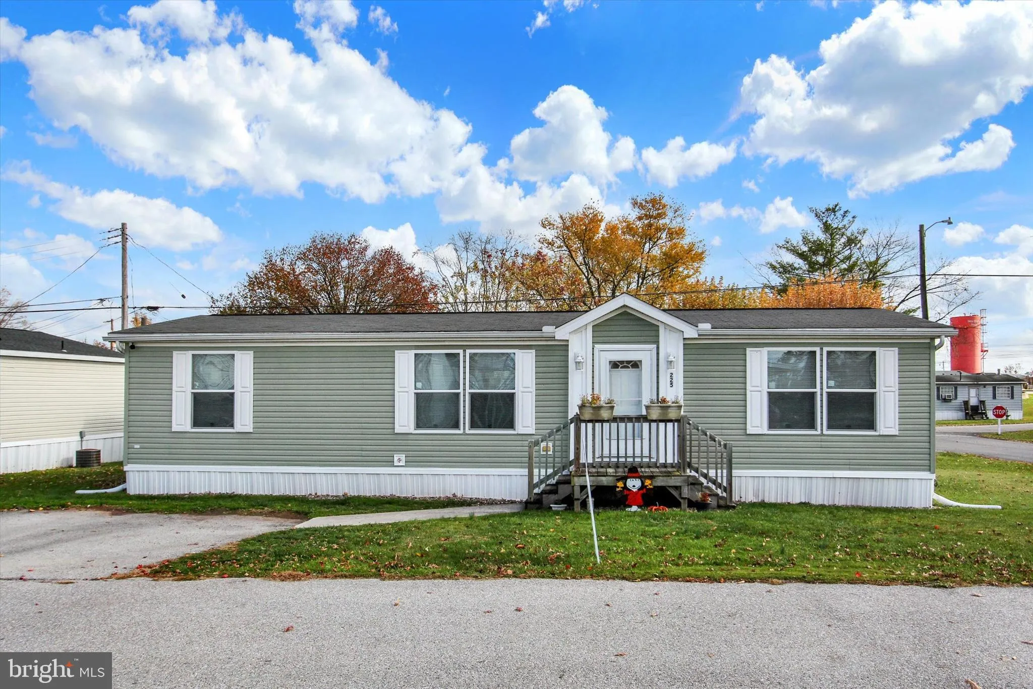 New Oxford, Pennsylvania 17350, United States, 3 Bedrooms Bedrooms, ,2 BathroomsBathrooms,Residential,Active,242403