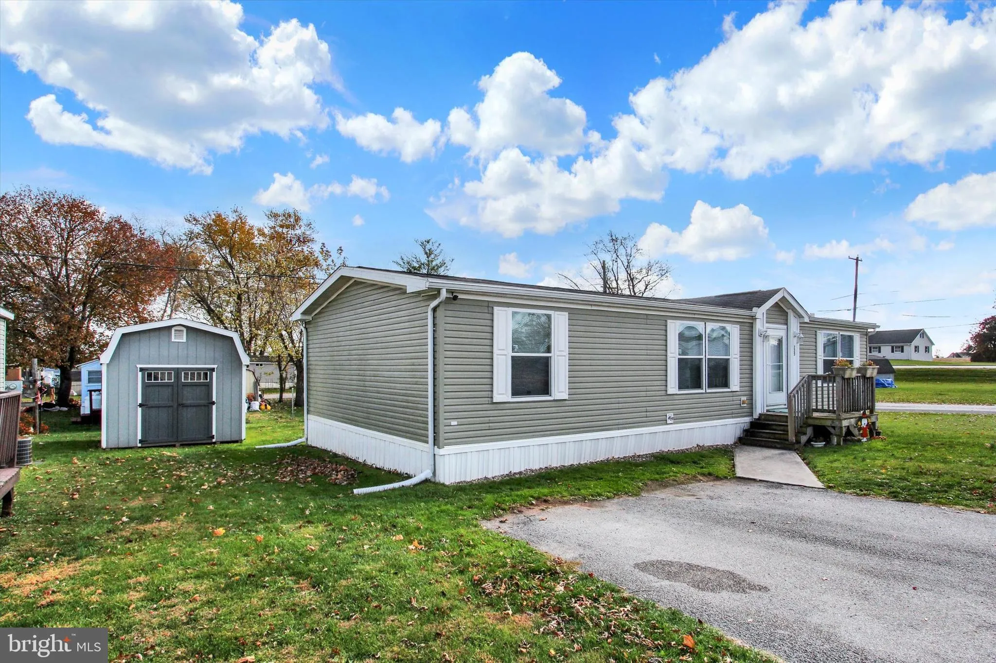 New Oxford, Pennsylvania 17350, United States, 3 Bedrooms Bedrooms, ,2 BathroomsBathrooms,Residential,Active,242403