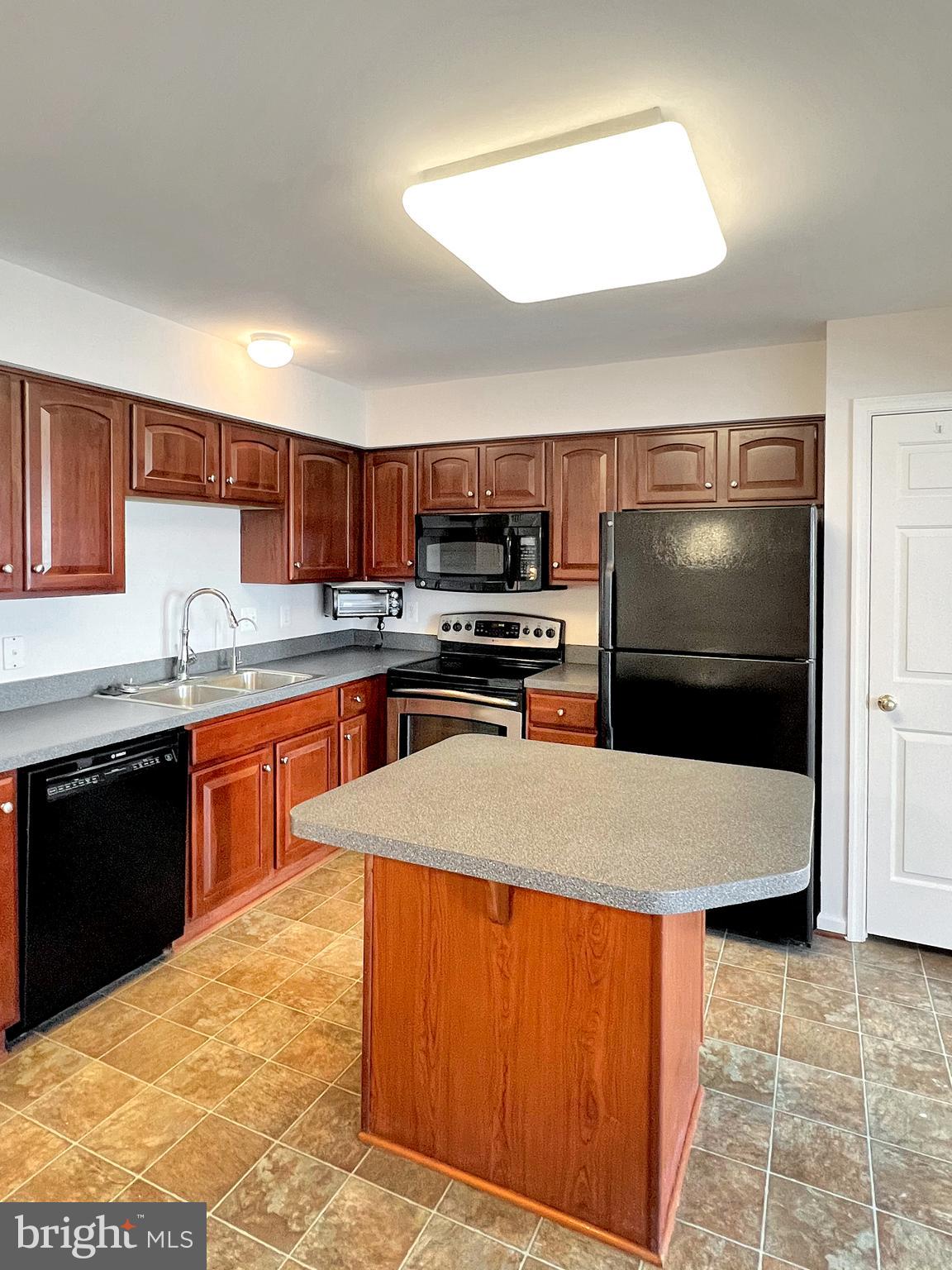 LAKELAND PLACE - Residential