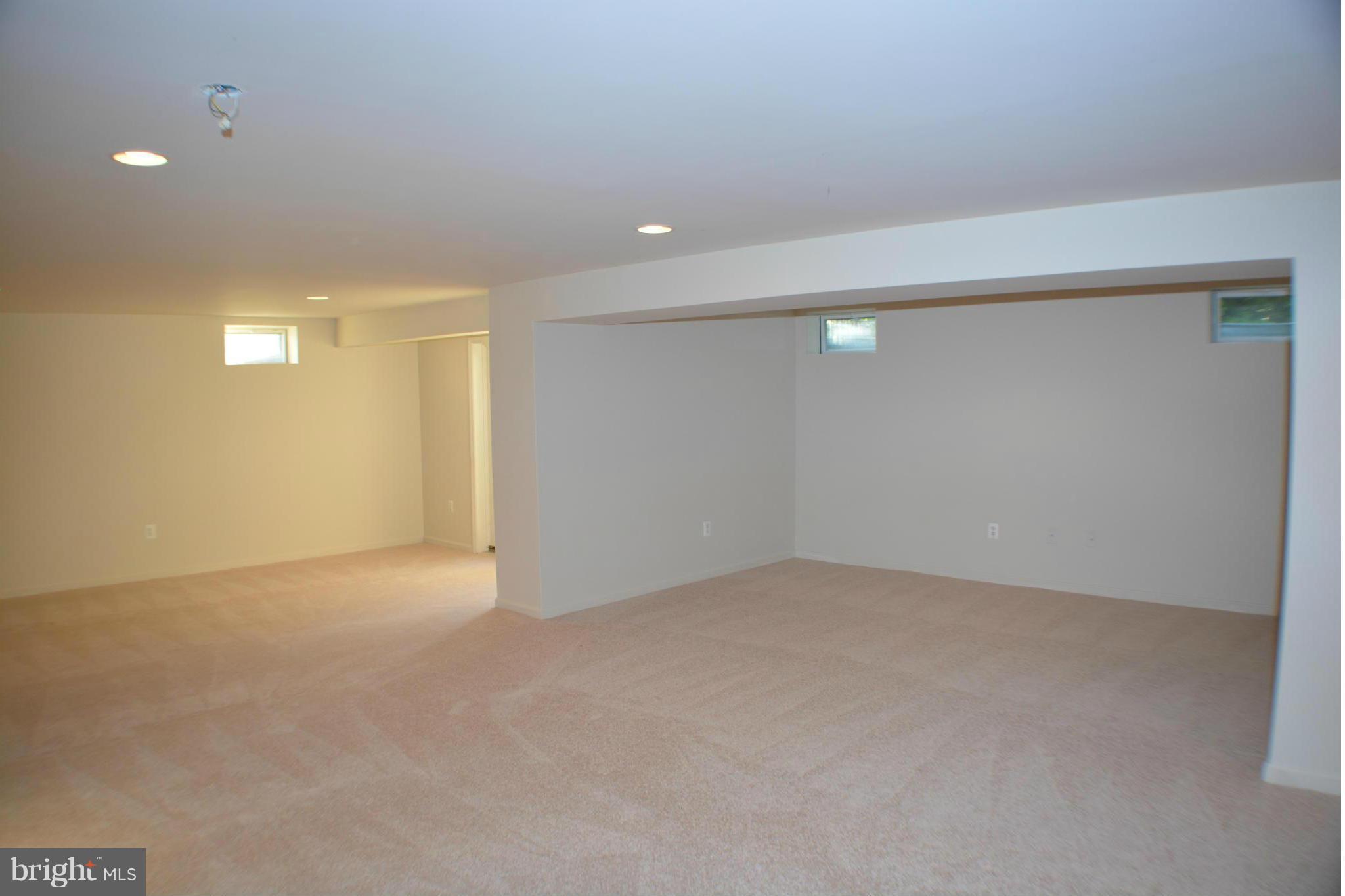 BROAD RUN OAKS - Residential Lease