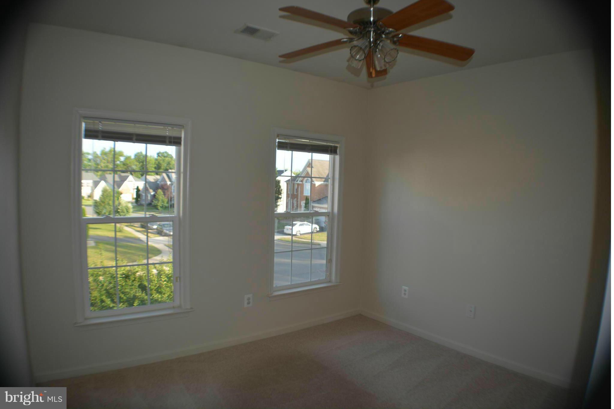 BROAD RUN OAKS - Residential Lease