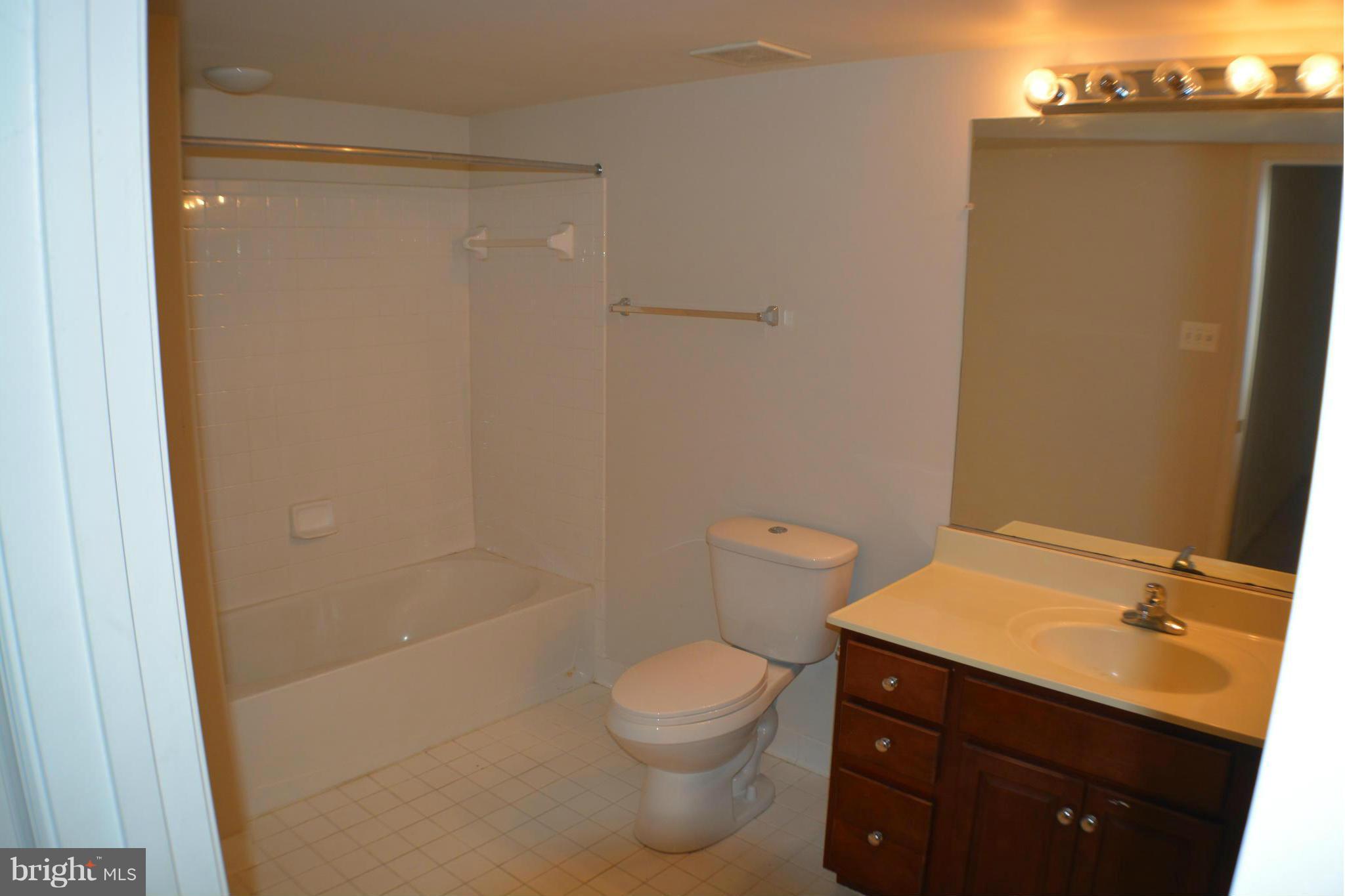 BROAD RUN OAKS - Residential Lease