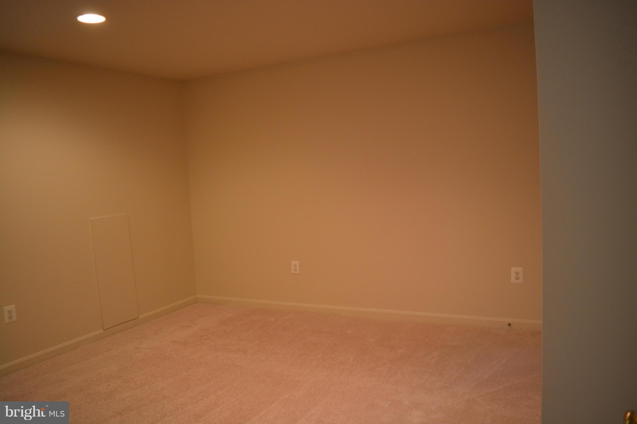 BROAD RUN OAKS - Residential Lease