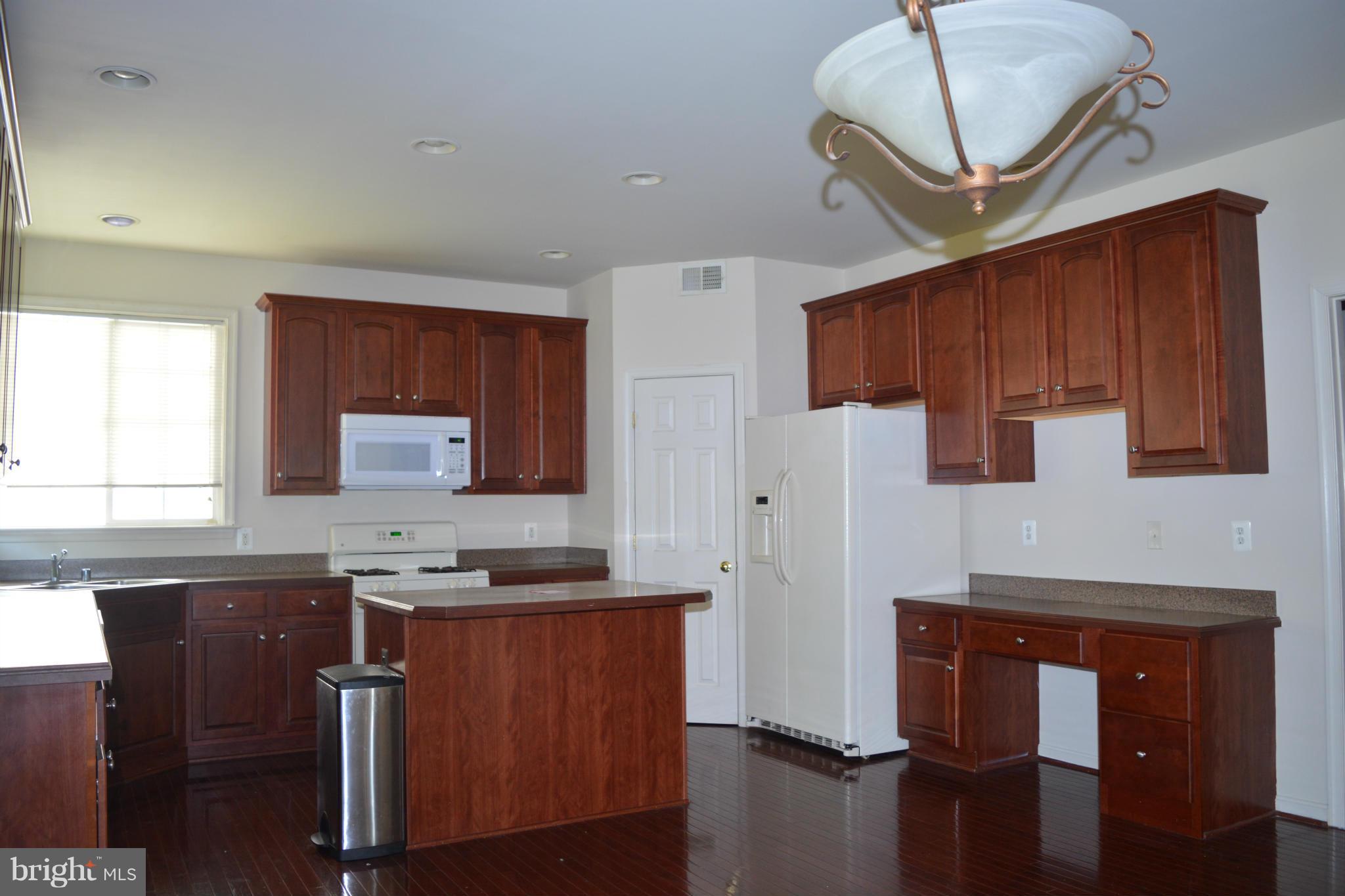 BROAD RUN OAKS - Residential Lease