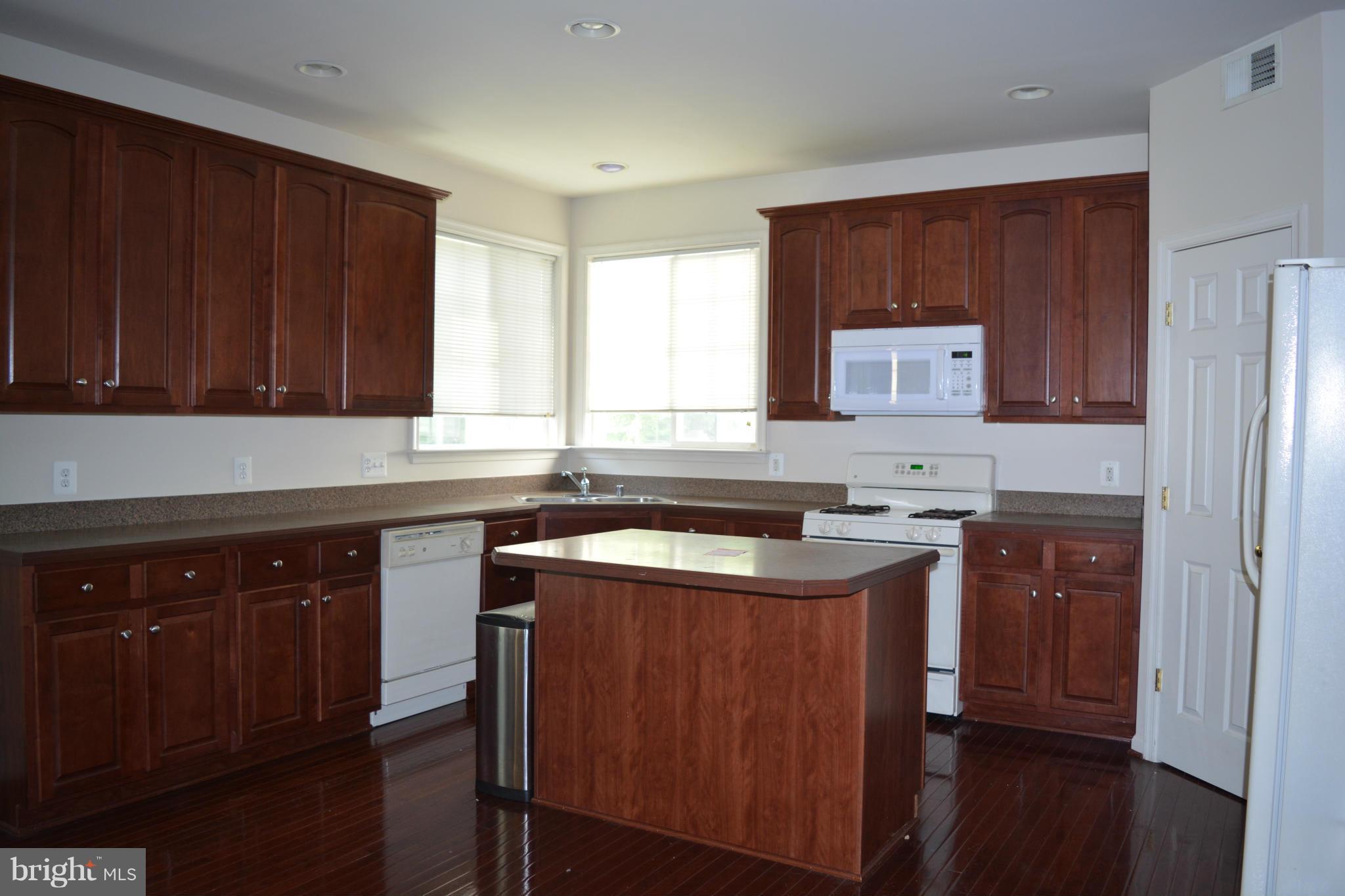 BROAD RUN OAKS - Residential Lease