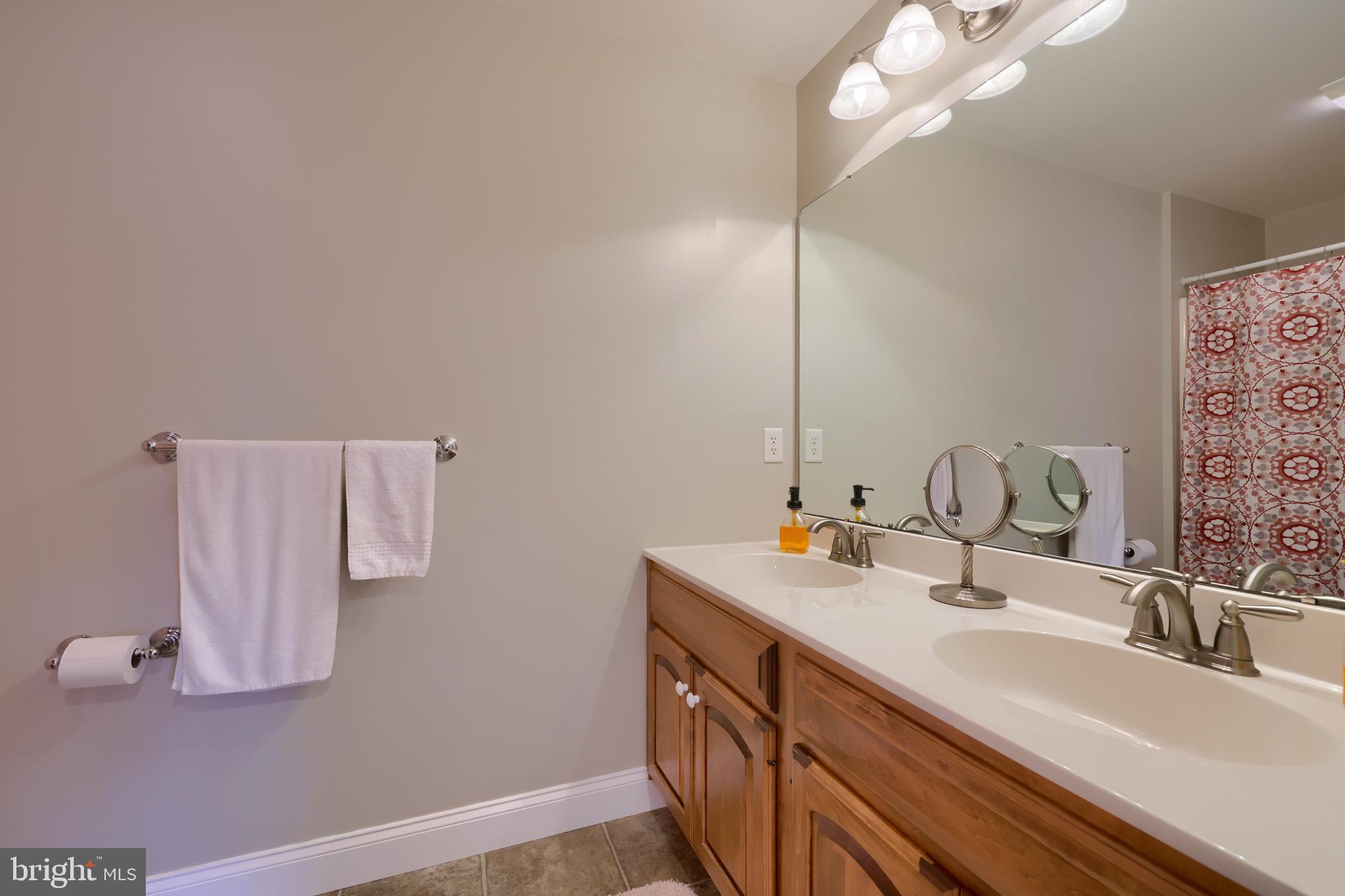 CEDAR HOLLOW - Residential