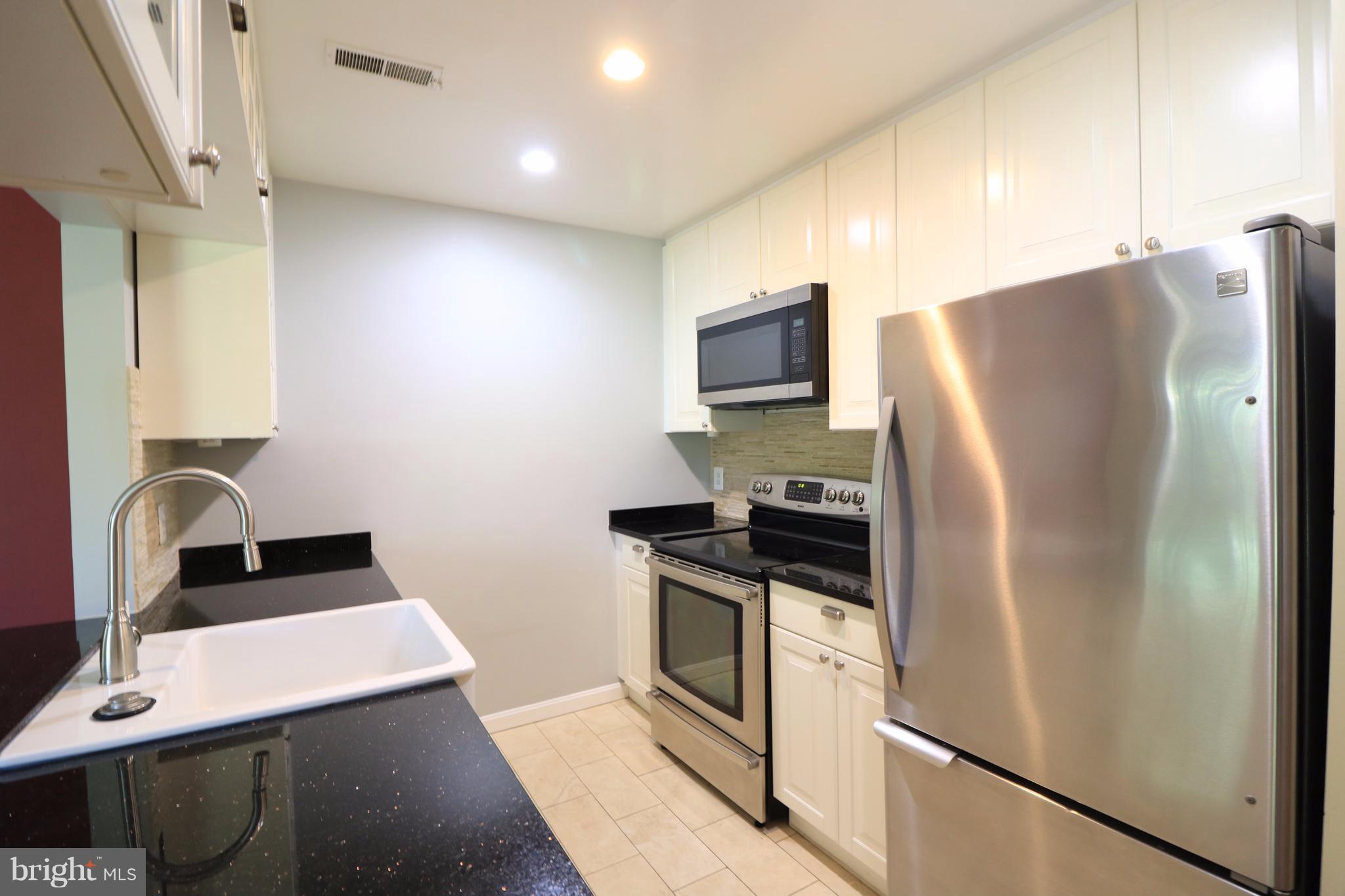 LAKESHORE - Residential Lease