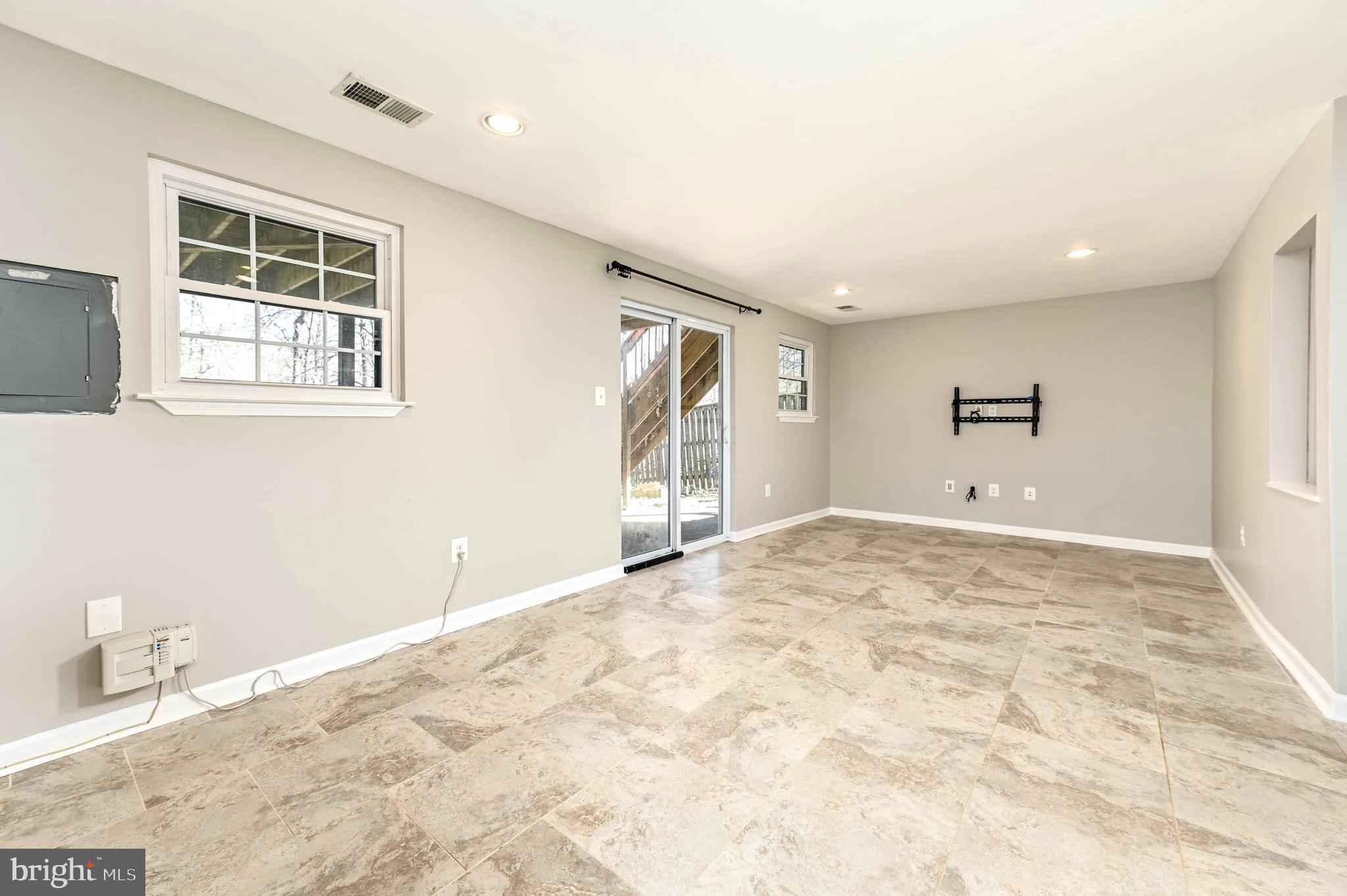 COUNTRYSIDE - Residential