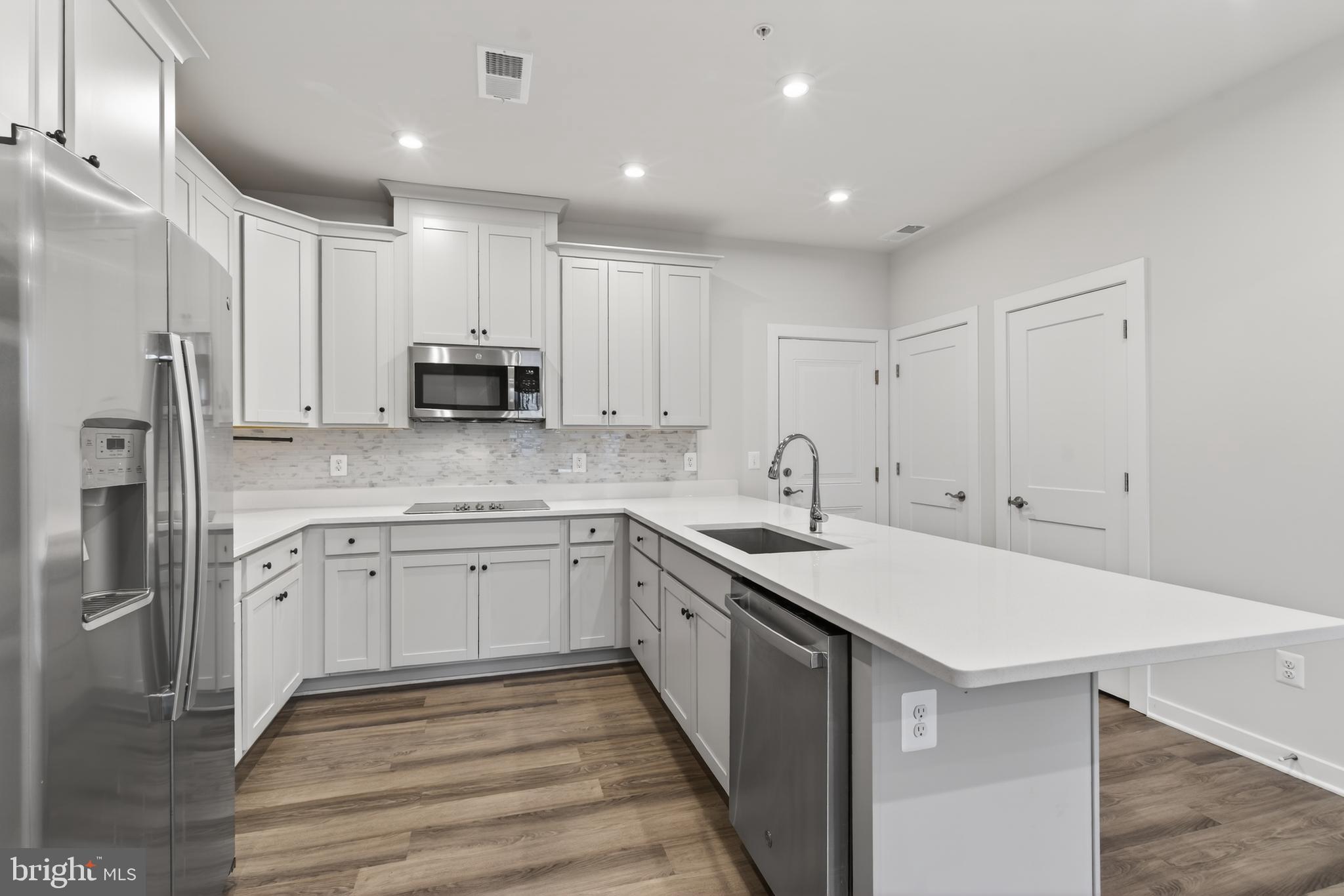 SM ONE LOUDOUN CONDO - Residential