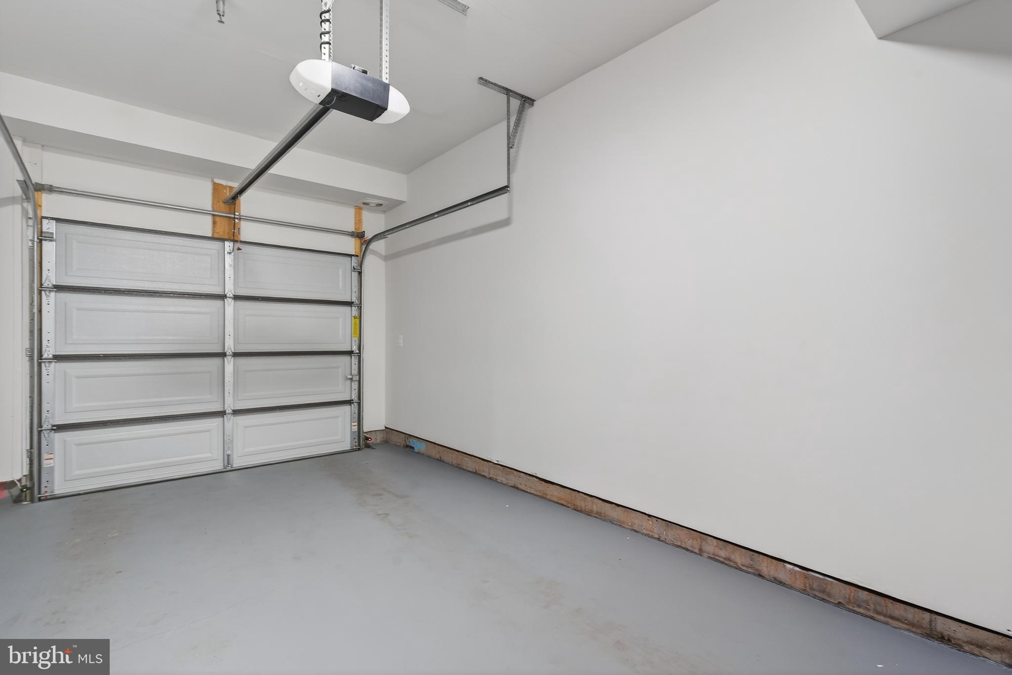 SM ONE LOUDOUN CONDO - Residential