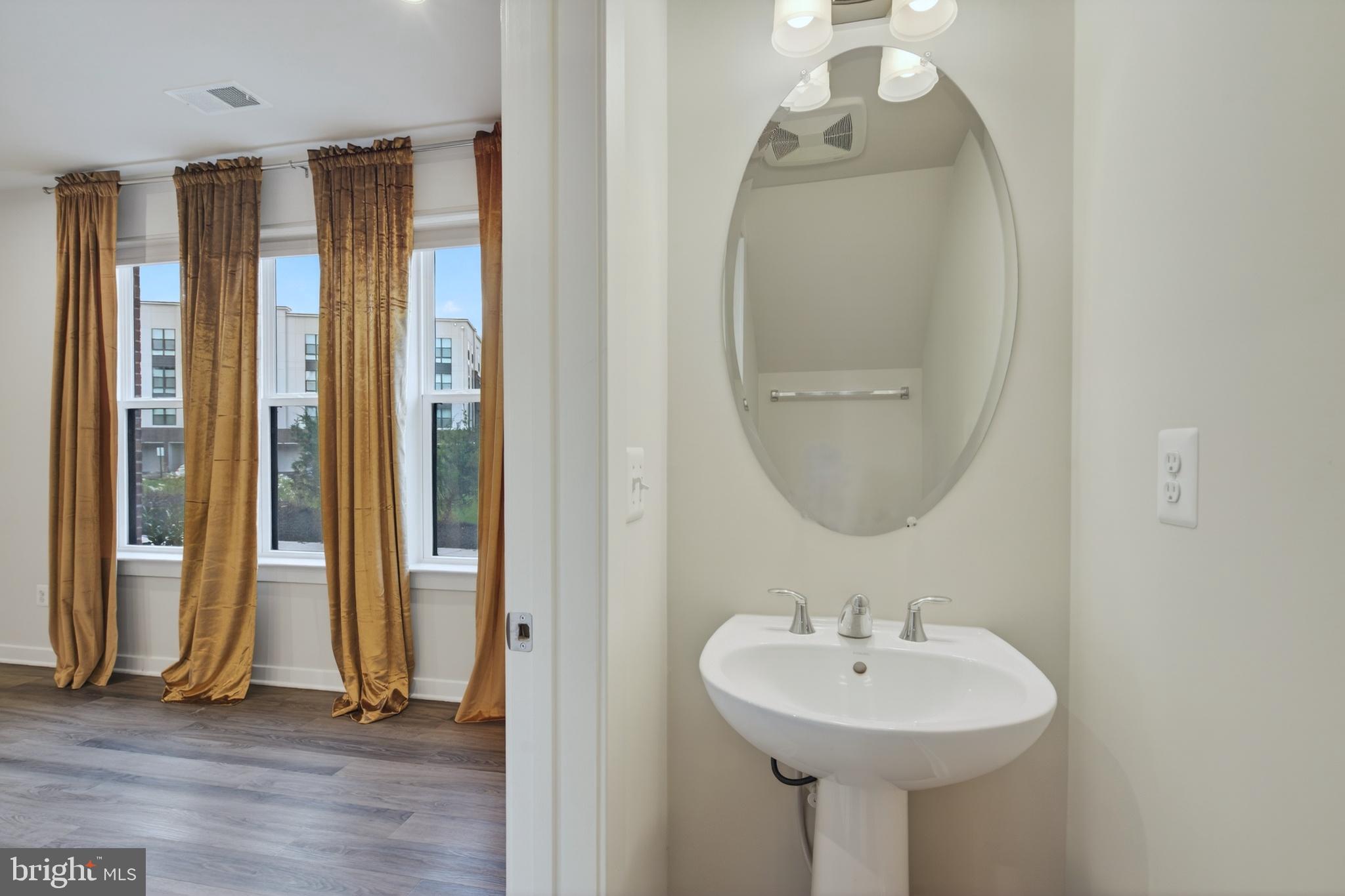 SM ONE LOUDOUN CONDO - Residential