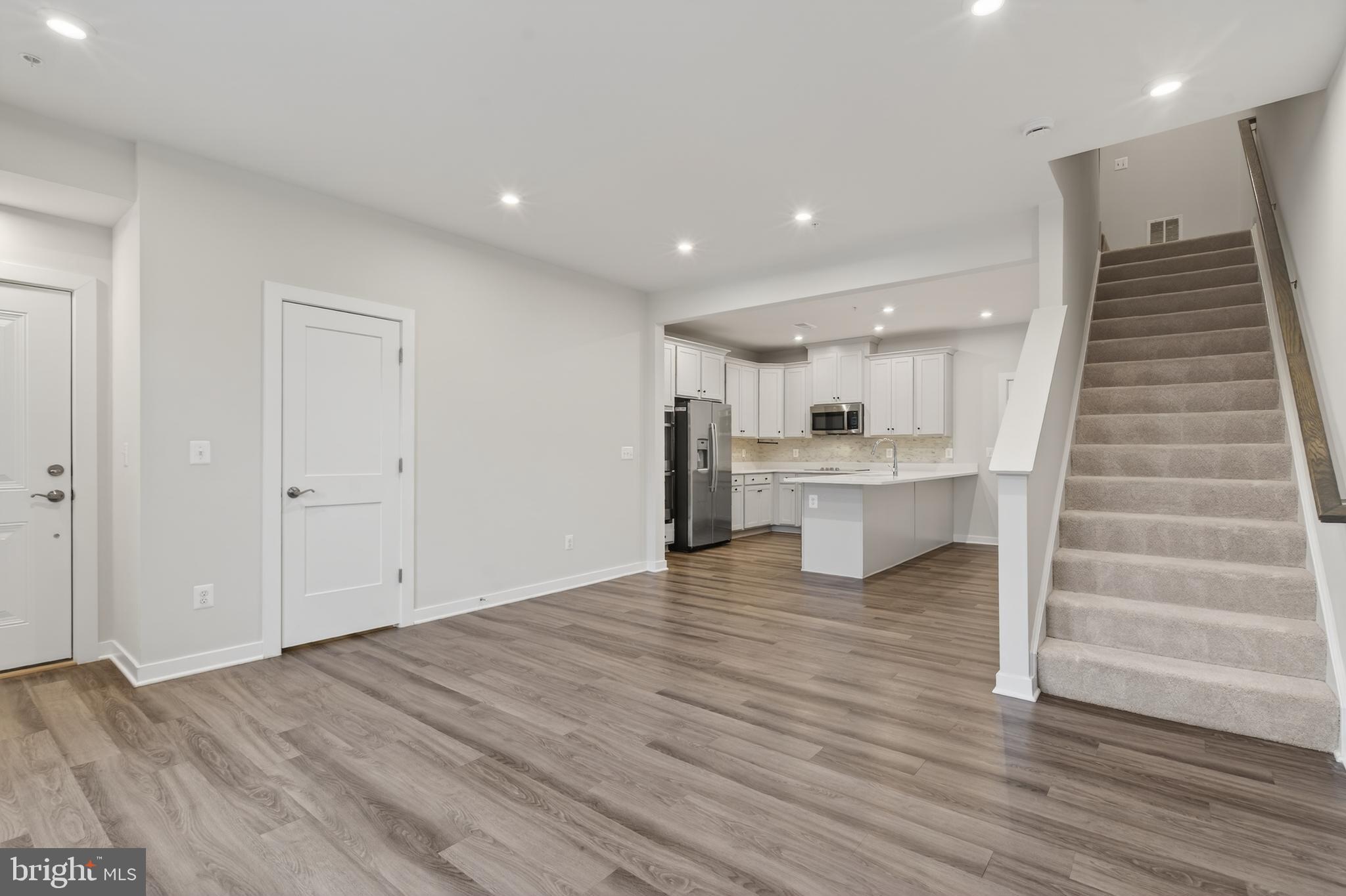 SM ONE LOUDOUN CONDO - Residential