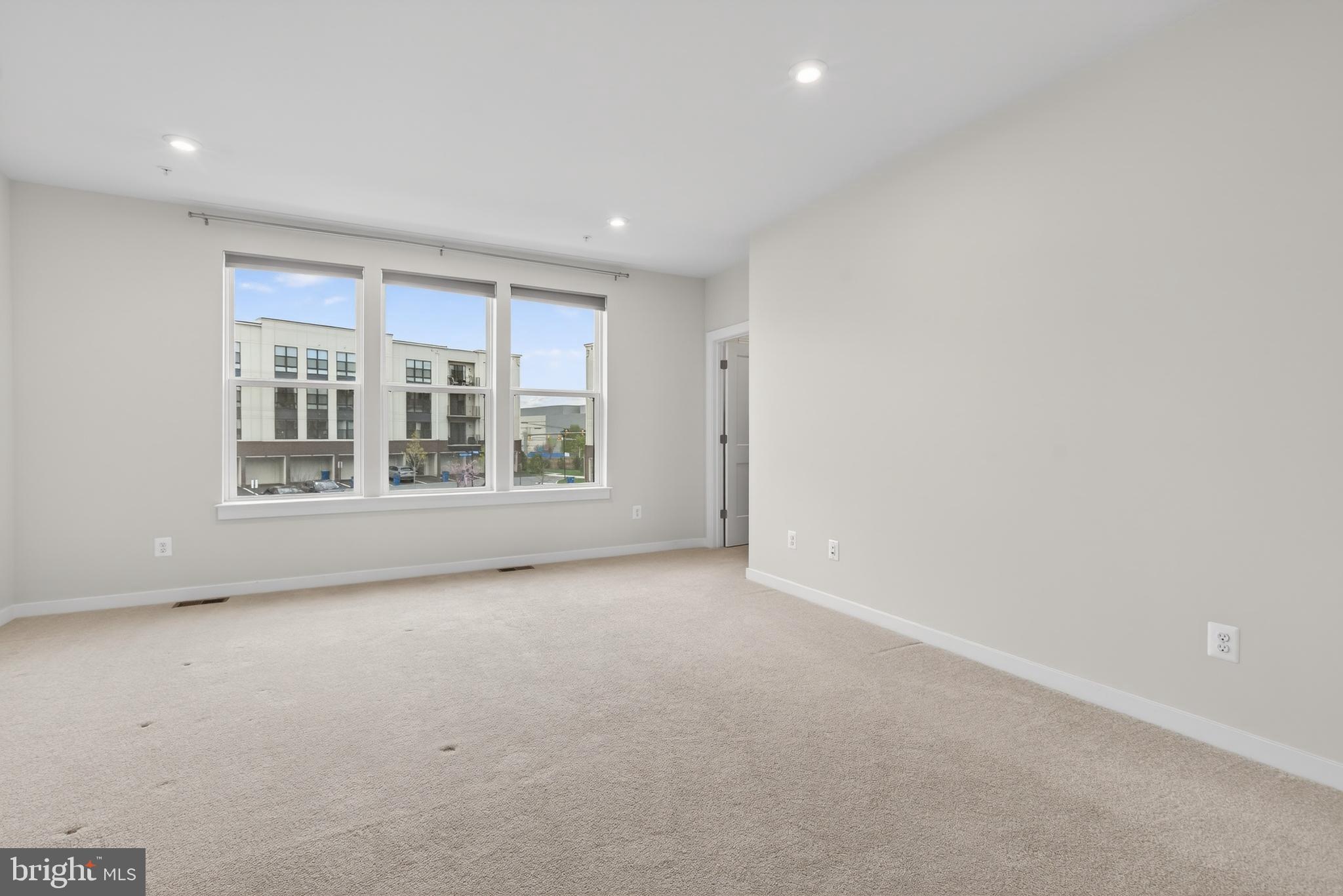 SM ONE LOUDOUN CONDO - Residential