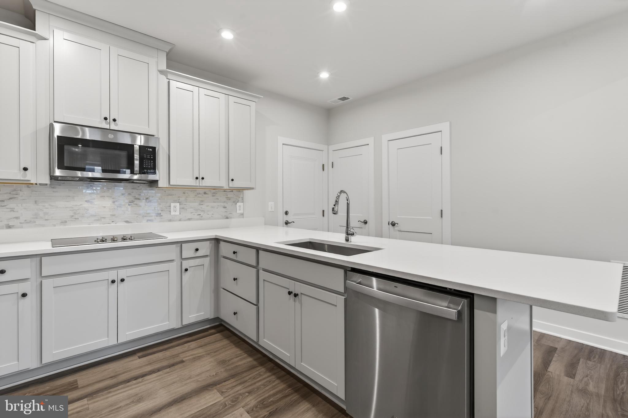 SM ONE LOUDOUN CONDO - Residential