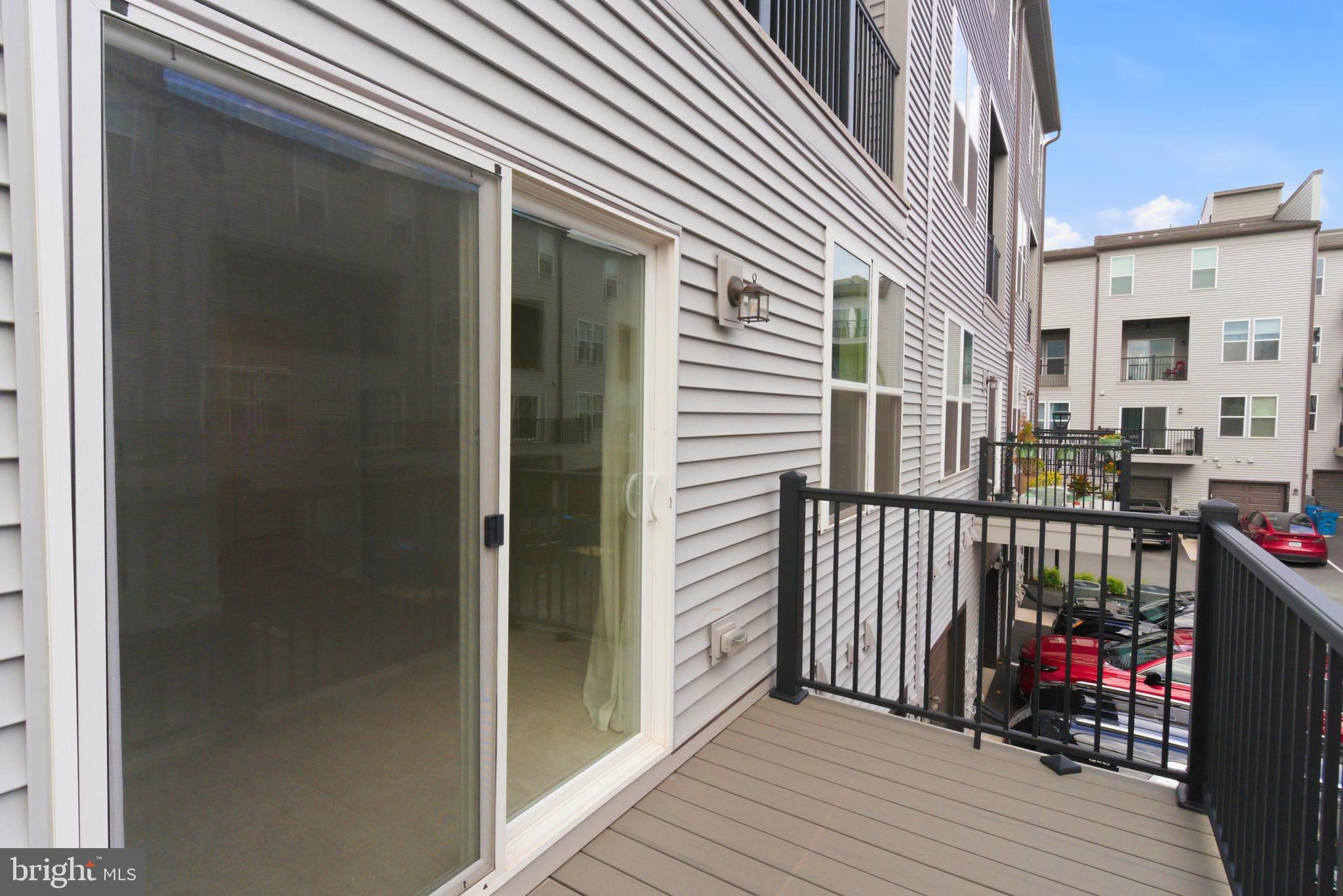 SM ONE LOUDOUN CONDO - Residential