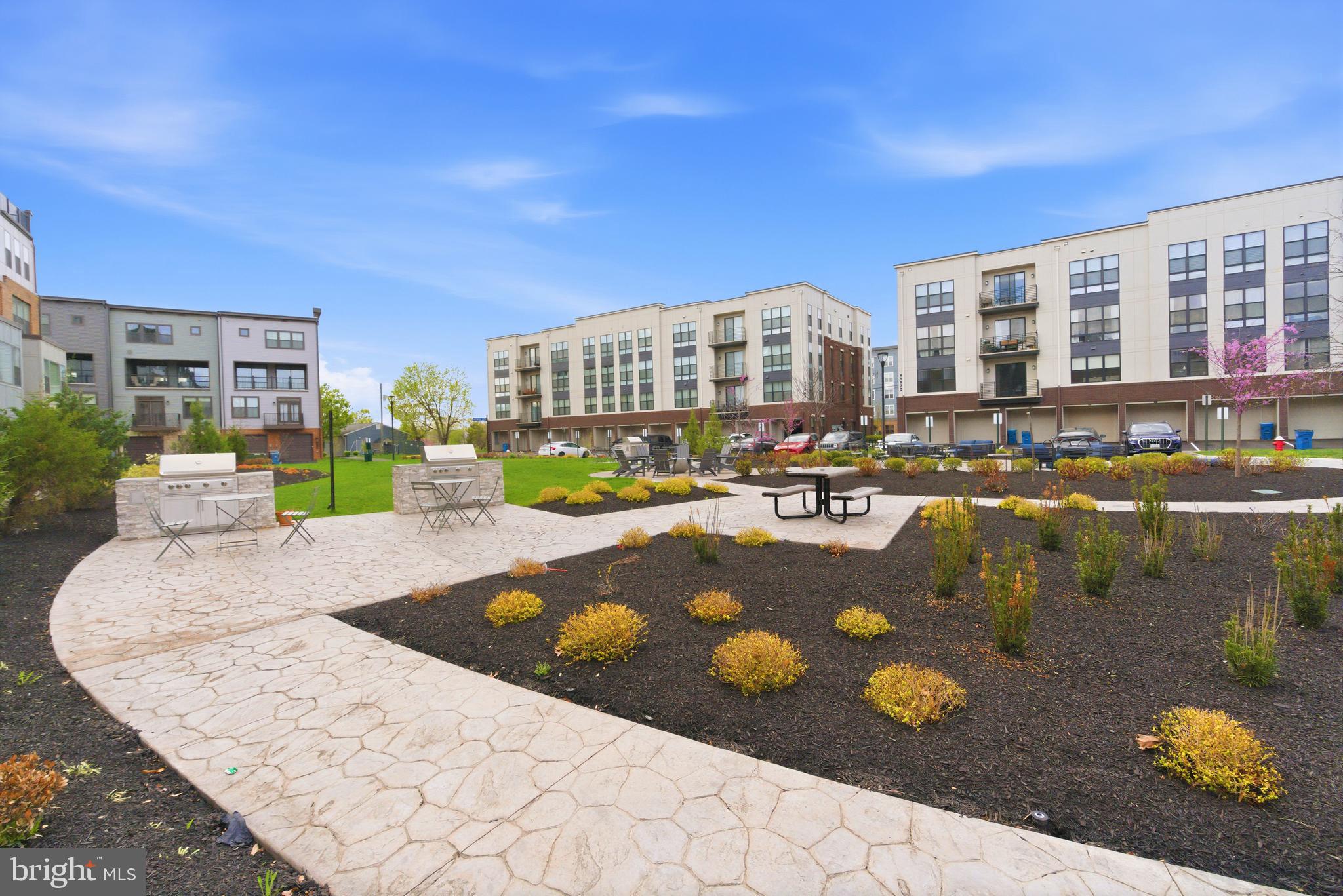 SM ONE LOUDOUN CONDO - Residential