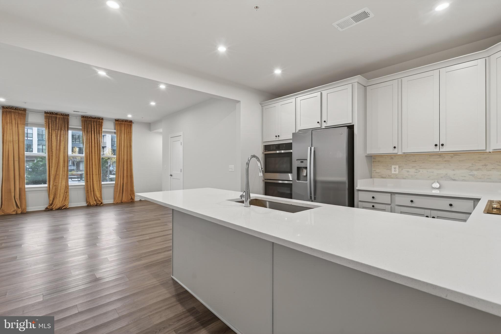 SM ONE LOUDOUN CONDO - Residential