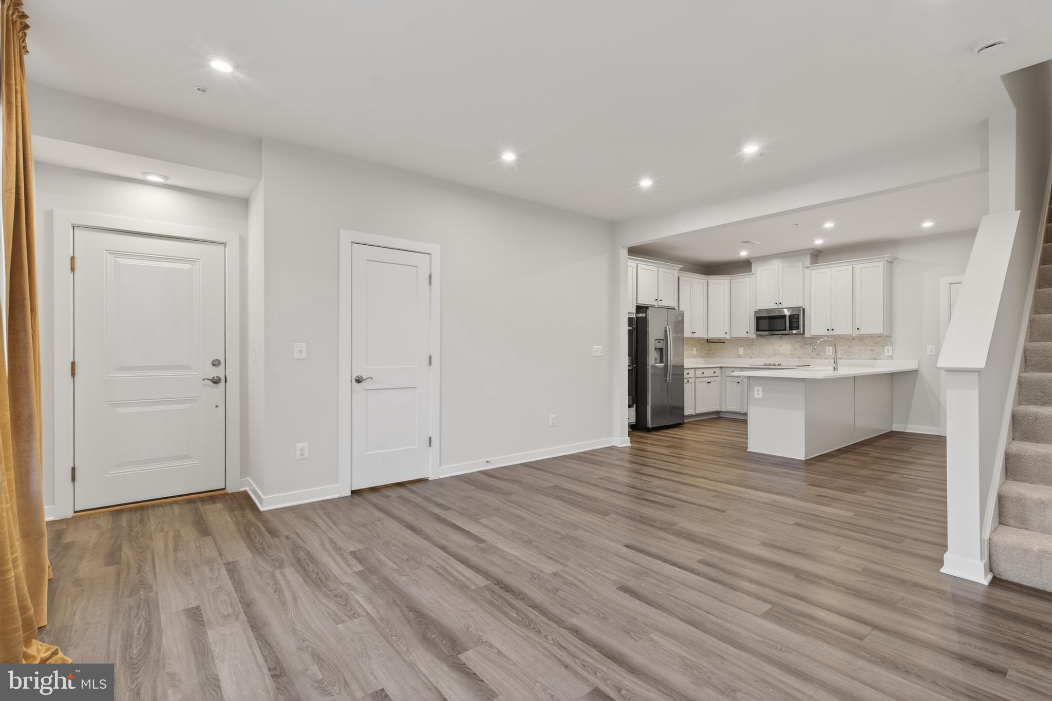 SM ONE LOUDOUN CONDO - Residential