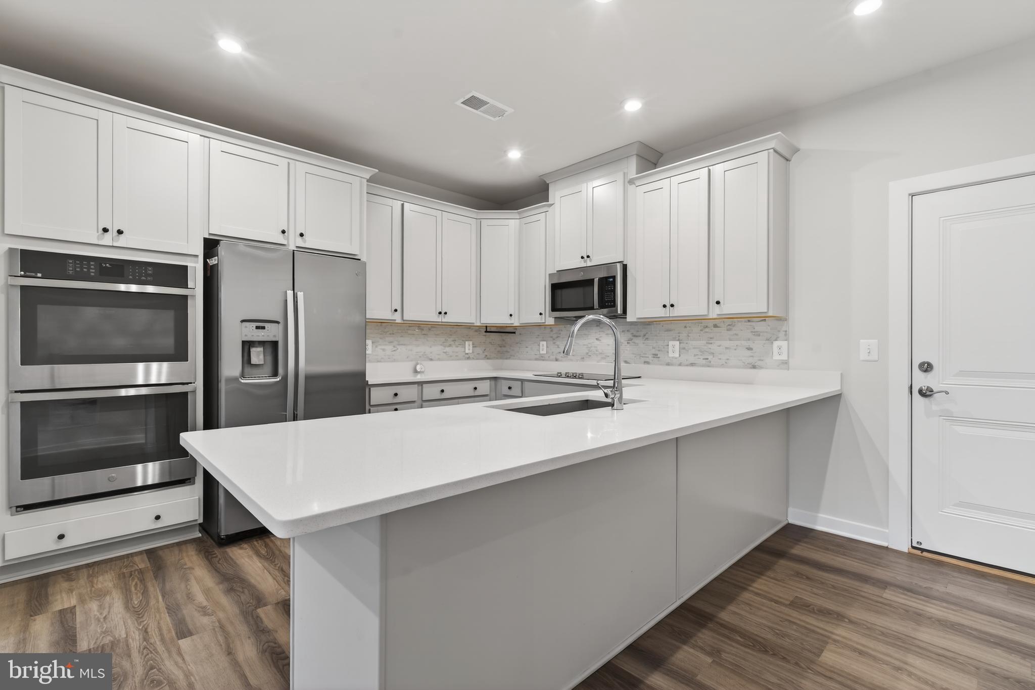 SM ONE LOUDOUN CONDO - Residential